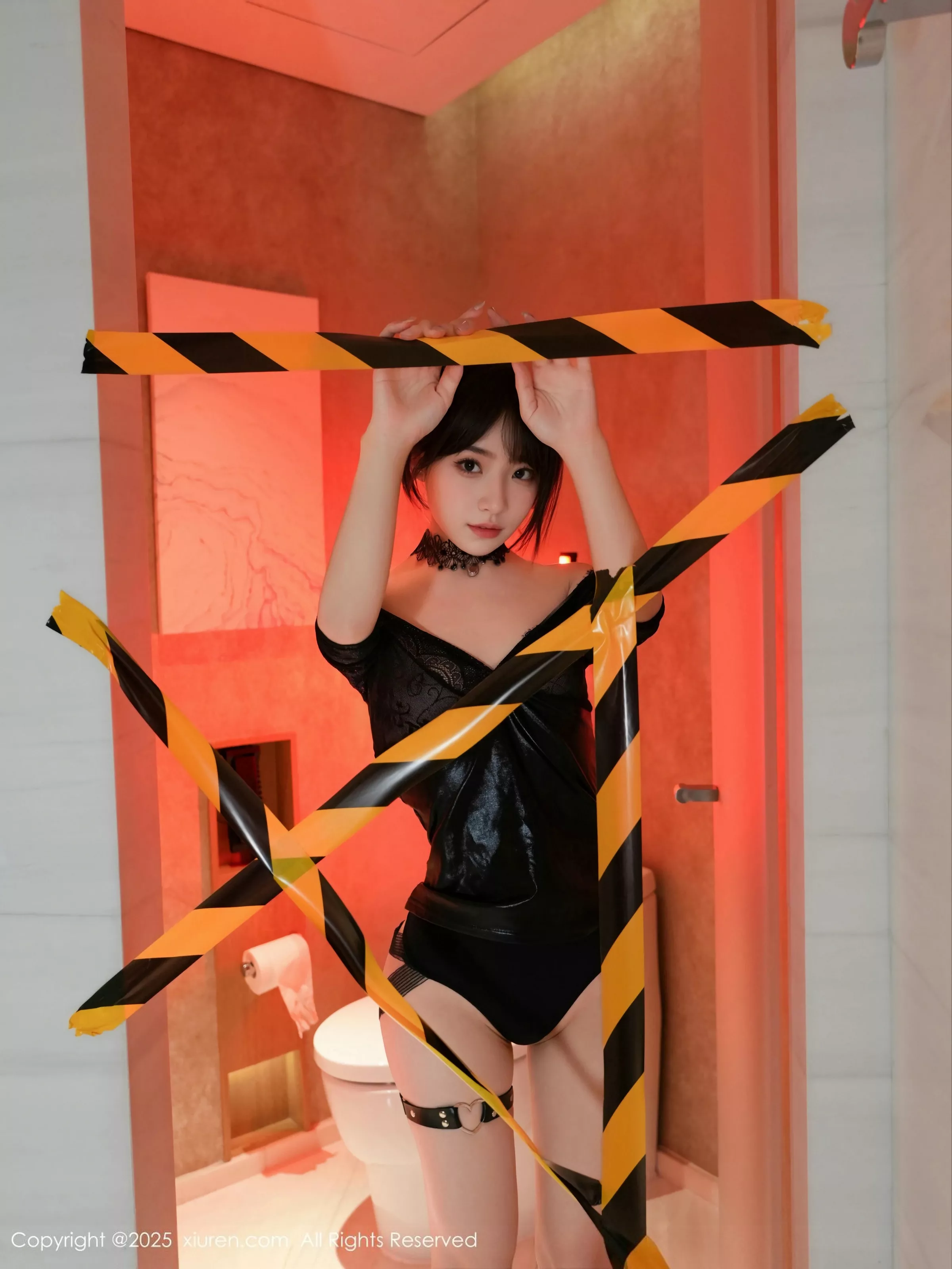 [[XiuRen秀人网]秀人网]No.10134_模特汁汁性感浅色风衣服饰露黑色情趣内衣秀惹火身材诱惑写真71P