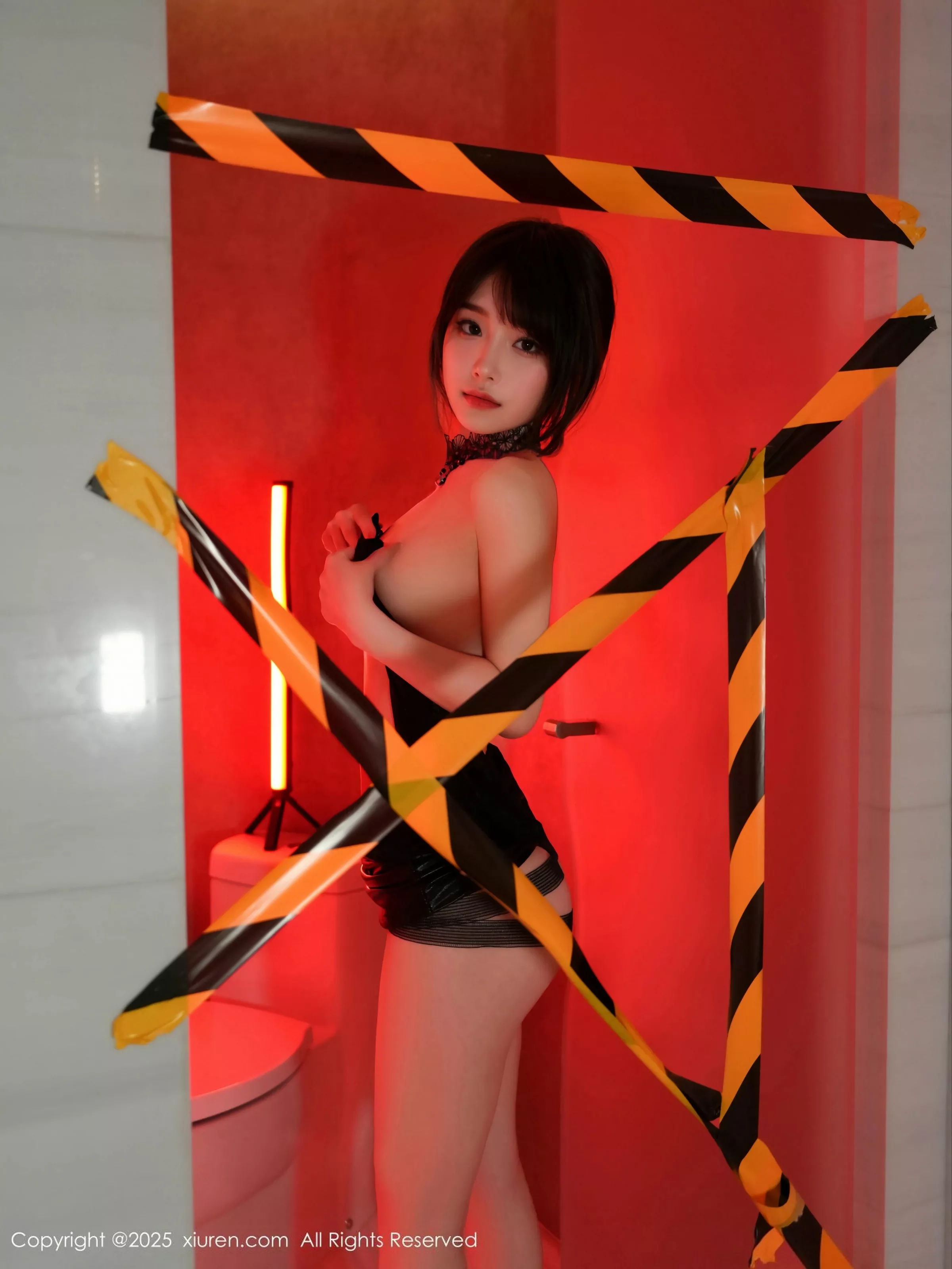 [[XiuRen秀人网]秀人网]No.10134_模特汁汁性感浅色风衣服饰露黑色情趣内衣秀惹火身材诱惑写真71P