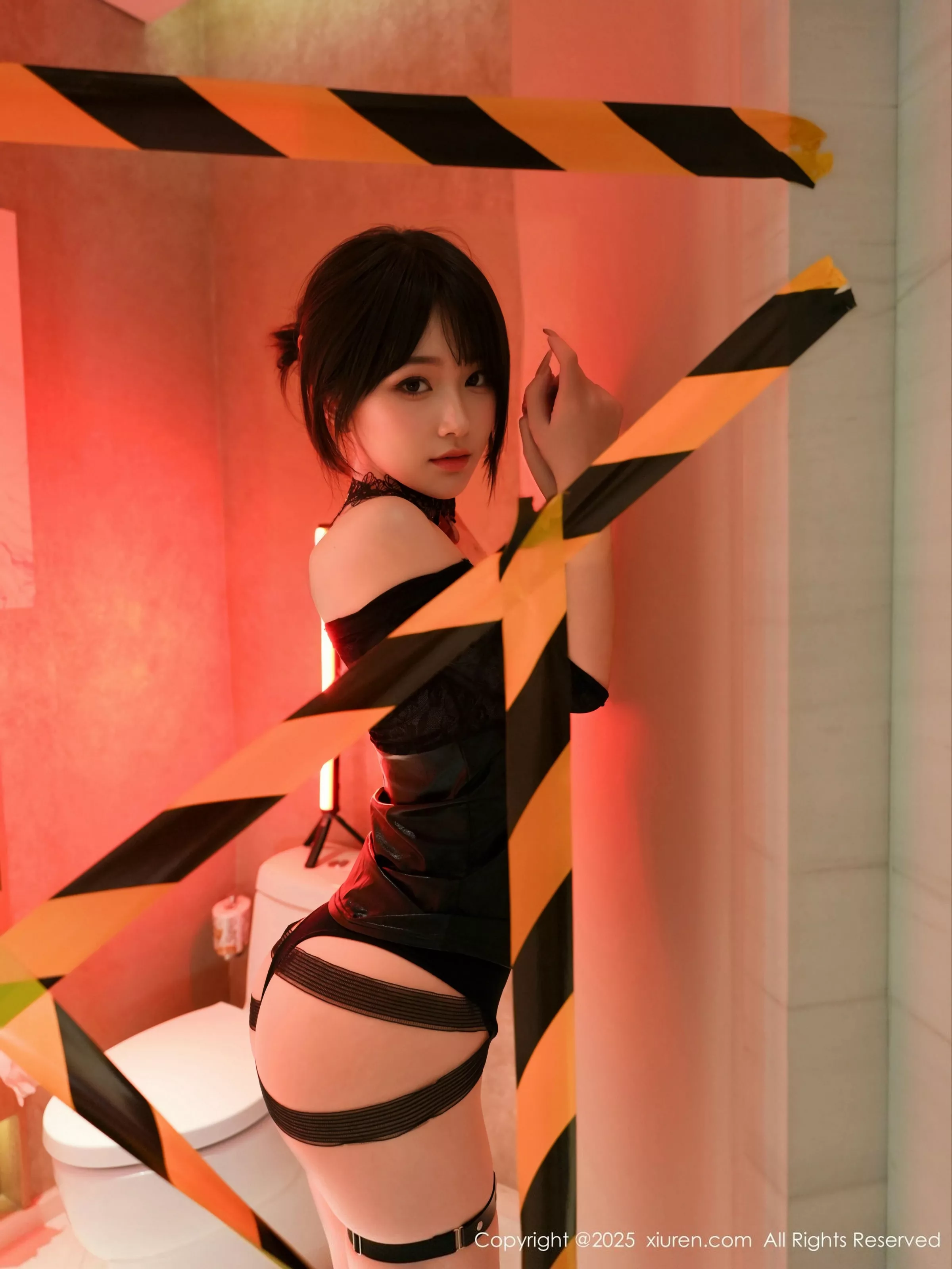 [[XiuRen秀人网]秀人网]No.10134_模特汁汁性感浅色风衣服饰露黑色情趣内衣秀惹火身材诱惑写真71P