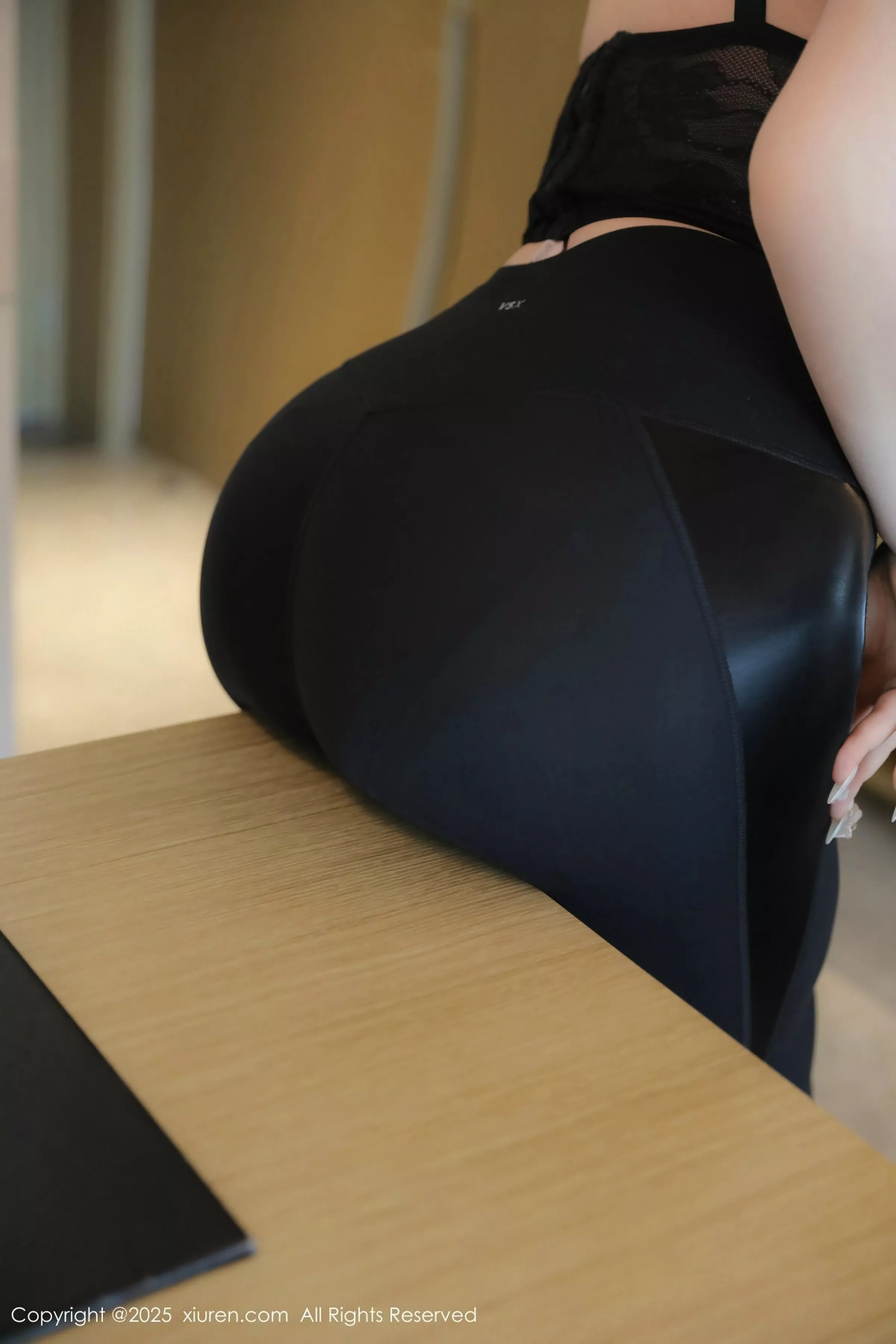 [[XiuRen秀人网]秀人网]No.10131_新人模特Mila嘟嘟性感黑色情趣内衣配魅惑黑丝秀丰腴身材诱惑写真81P