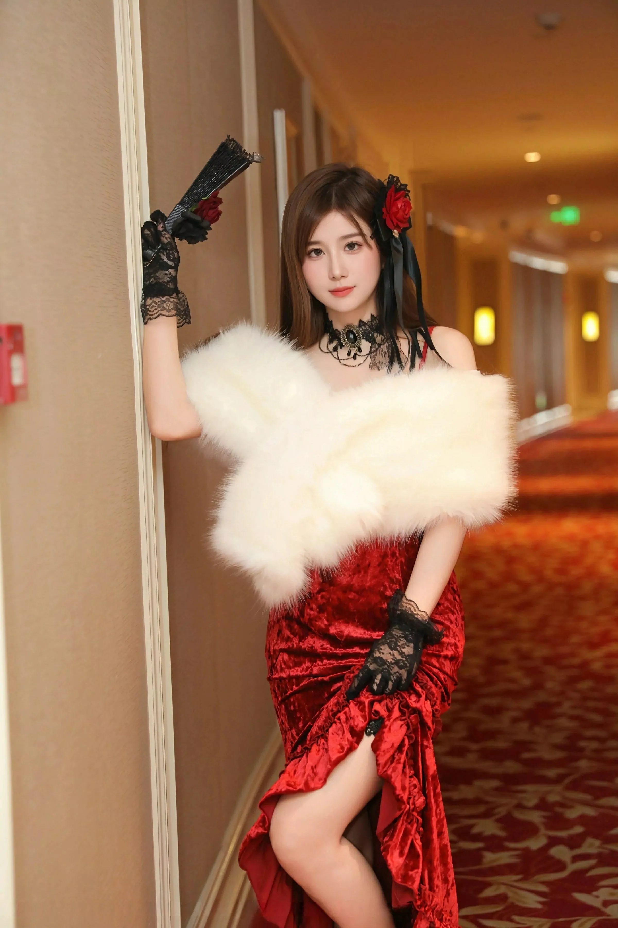 [[XiuRen秀人网]秀人网]No.10140_模特小肉肉咪性感复古红色长裙半脱秀凹凸身材修长美腿诱惑写真75P