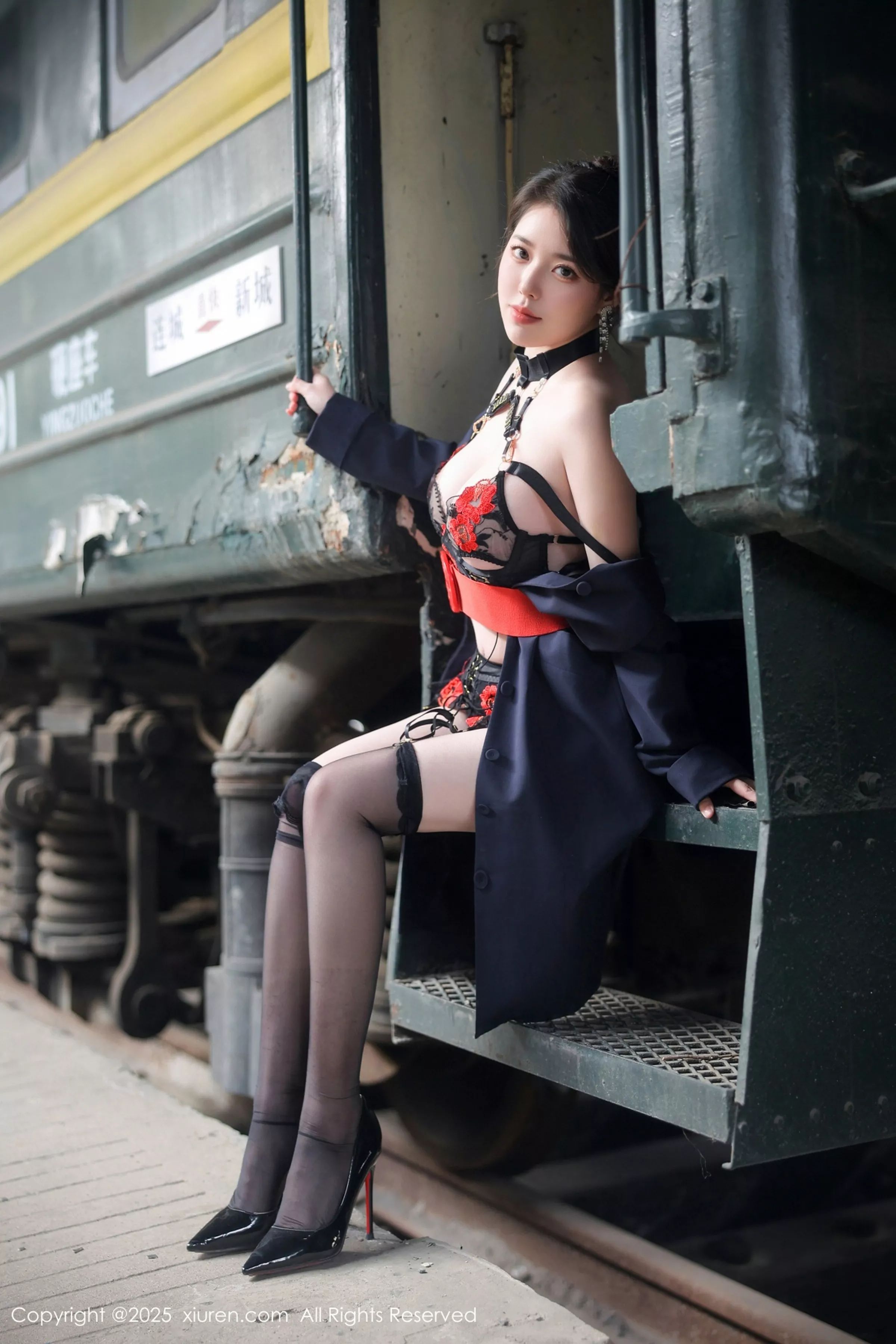 [[XiuRen秀人网]秀人网]No.10155_模特白茹雪abby性感黑色情趣内衣配黑丝吊袜秀丰腴身材诱惑写真78P