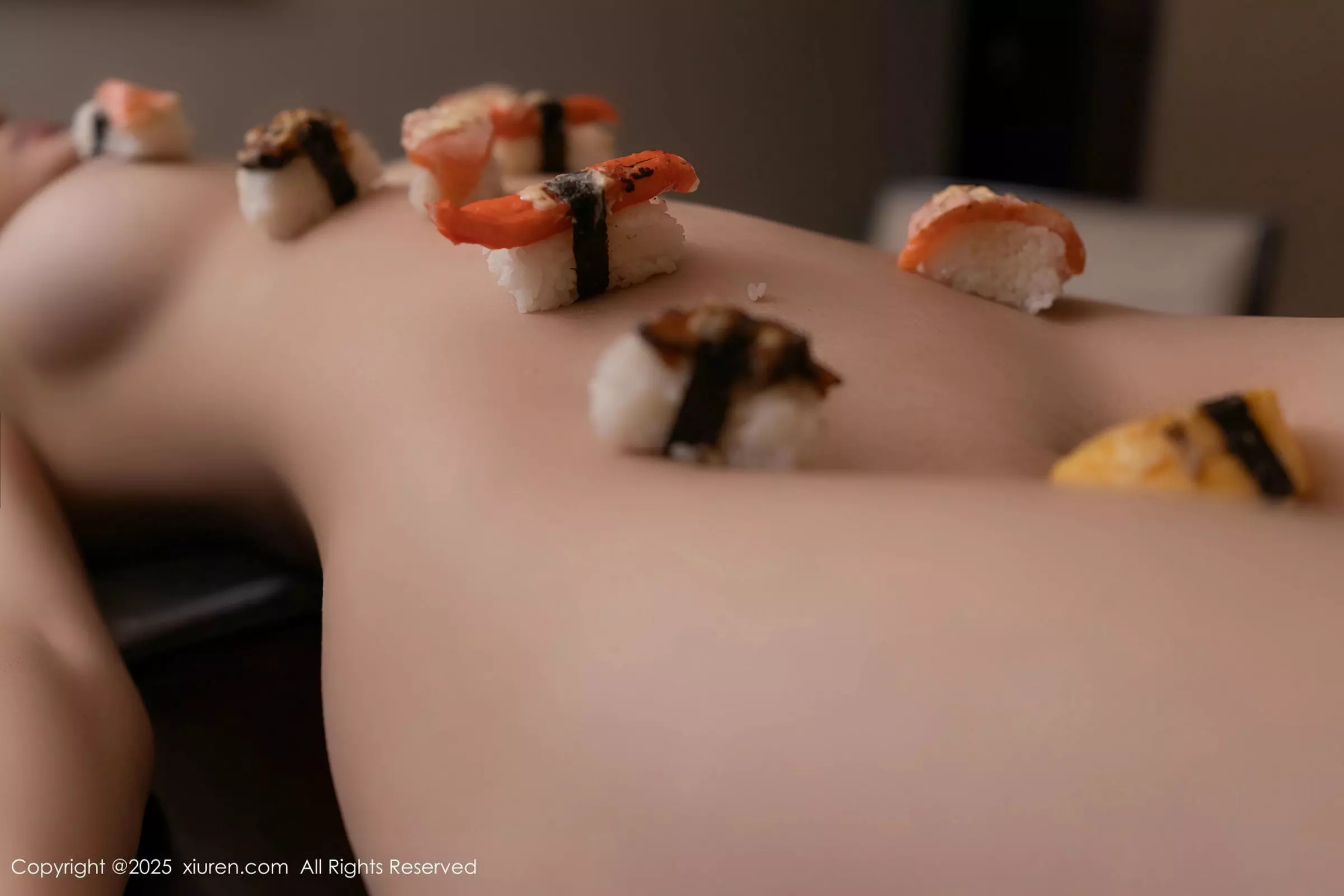 [[XiuRen秀人网]秀人网]No.10049_模特陆萱萱性感灰色连衣短裙配超薄肉丝秀柔美身姿诱惑写真80P