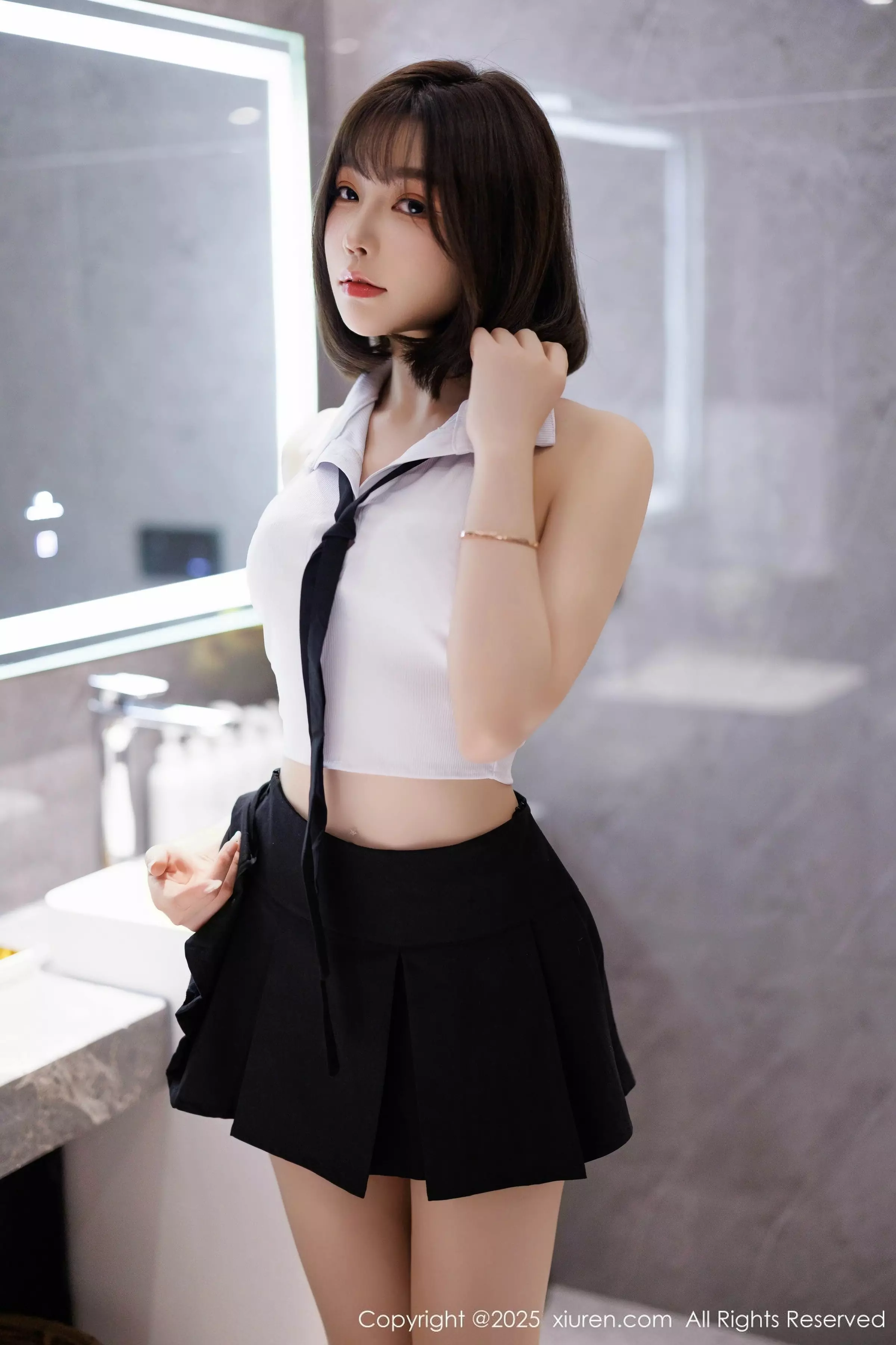 [[XiuRen秀人网]秀人网]No.10048_女神徐莉芝Booty性感白色上衣配黑色短裙秀曼妙身姿诱惑写真82P