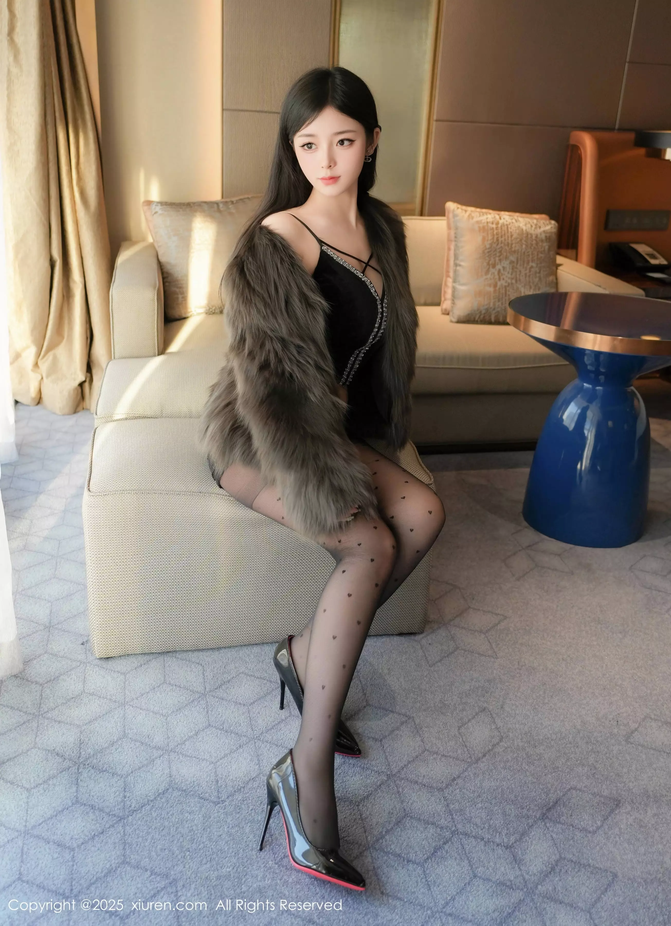 [[XiuRen秀人网]秀人网]No.10045_模特优酱性感黑色吊带裙配超薄黑丝半脱秀凹凸身材惹火诱惑写真65P