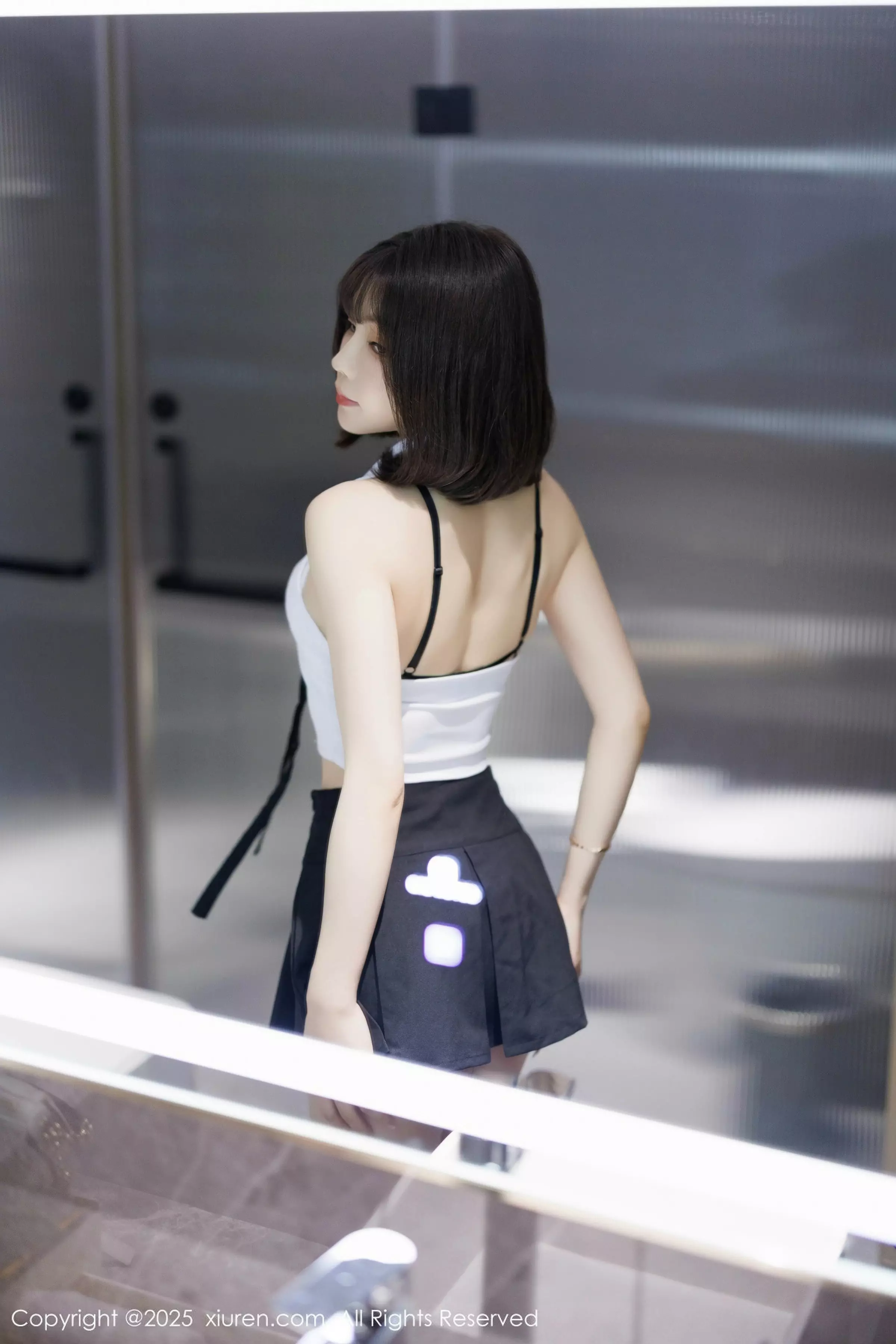 [[XiuRen秀人网]秀人网]No.10048_女神徐莉芝Booty性感白色上衣配黑色短裙秀曼妙身姿诱惑写真82P