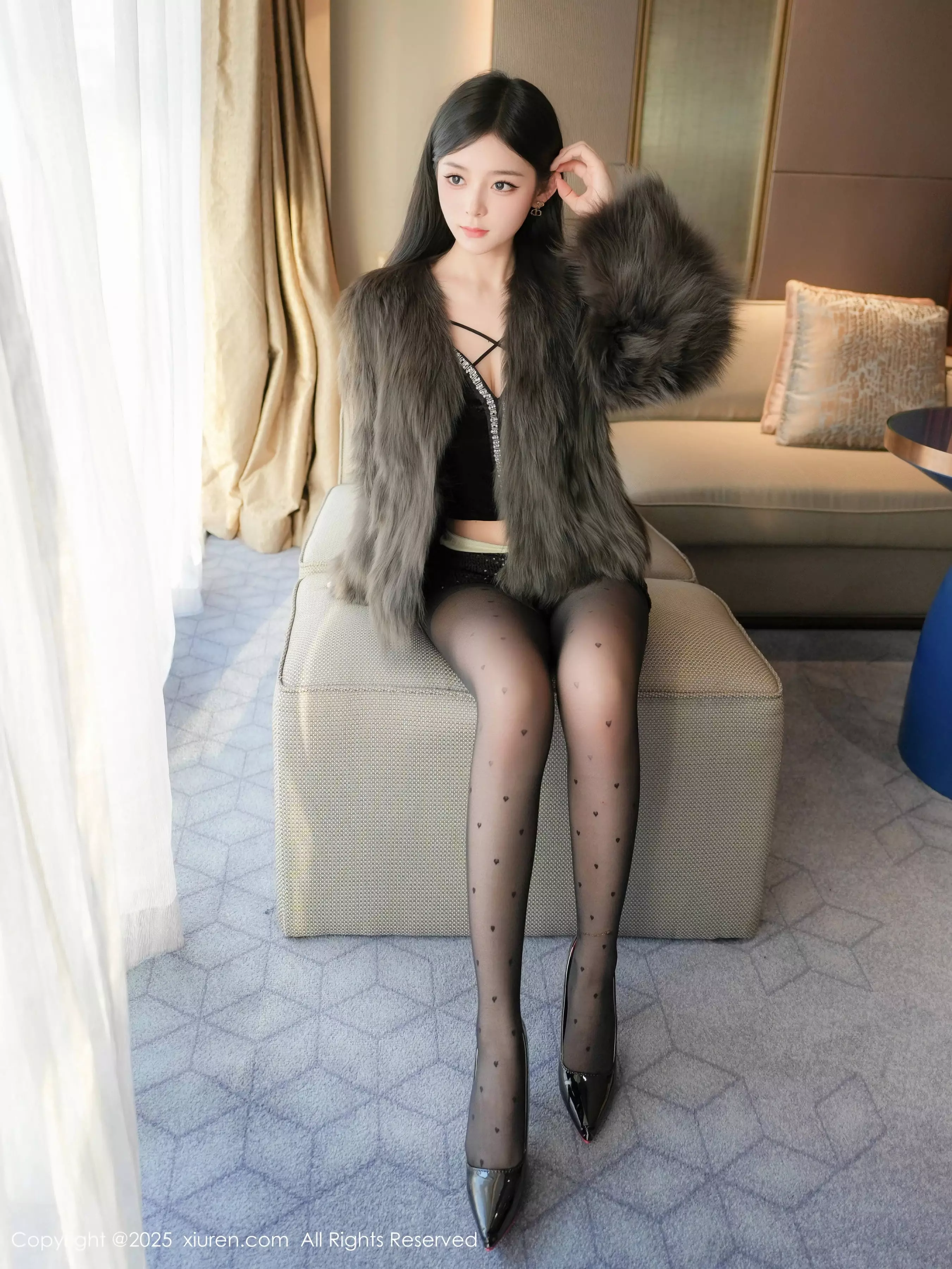 [[XiuRen秀人网]秀人网]No.10045_模特优酱性感黑色吊带裙配超薄黑丝半脱秀凹凸身材惹火诱惑写真65P