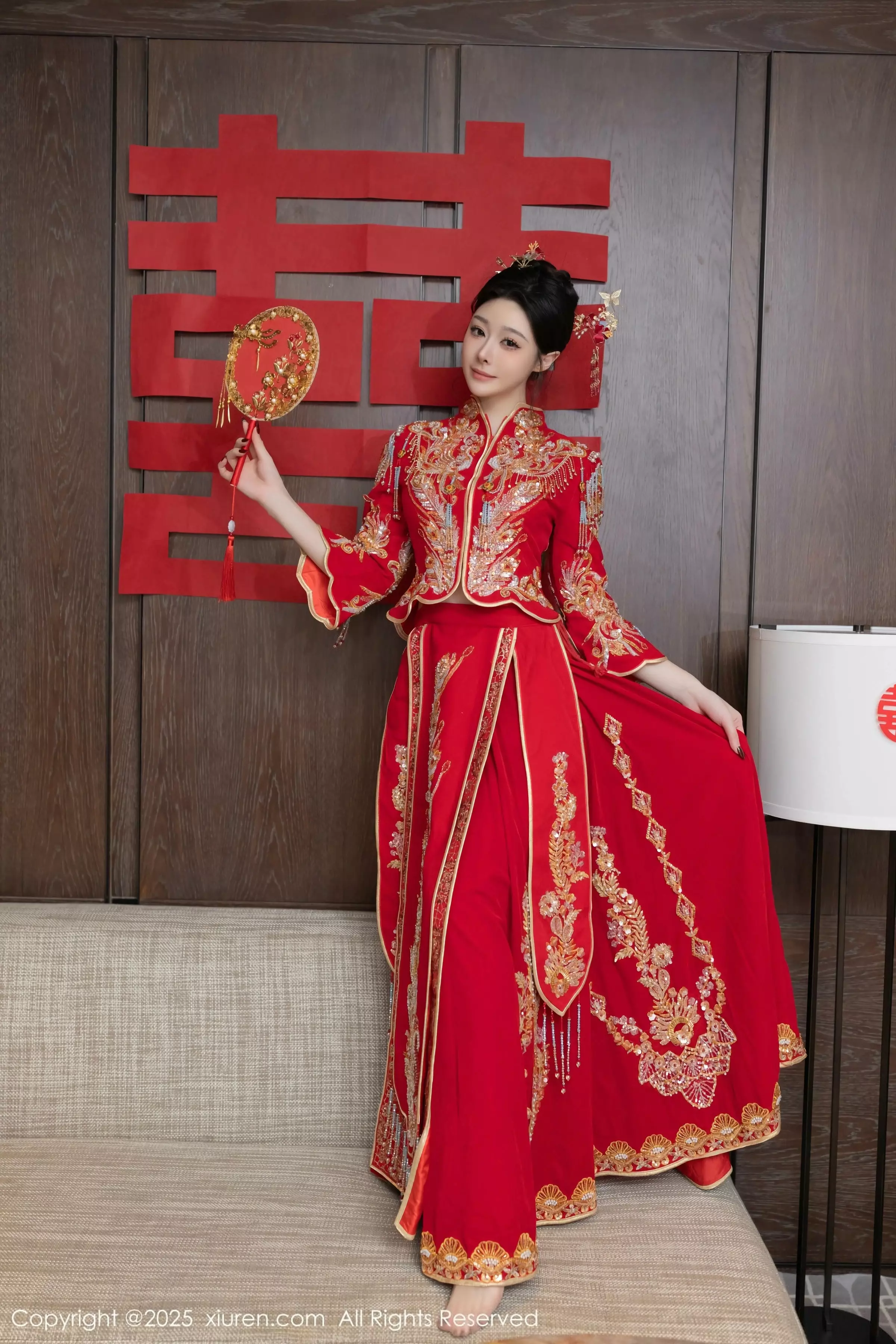 [[XiuRen秀人网]秀人网]No.10055_模特小逗逗新婚主题性感红色蕾丝内衣配黑丝吊袜完美诱惑写真82P