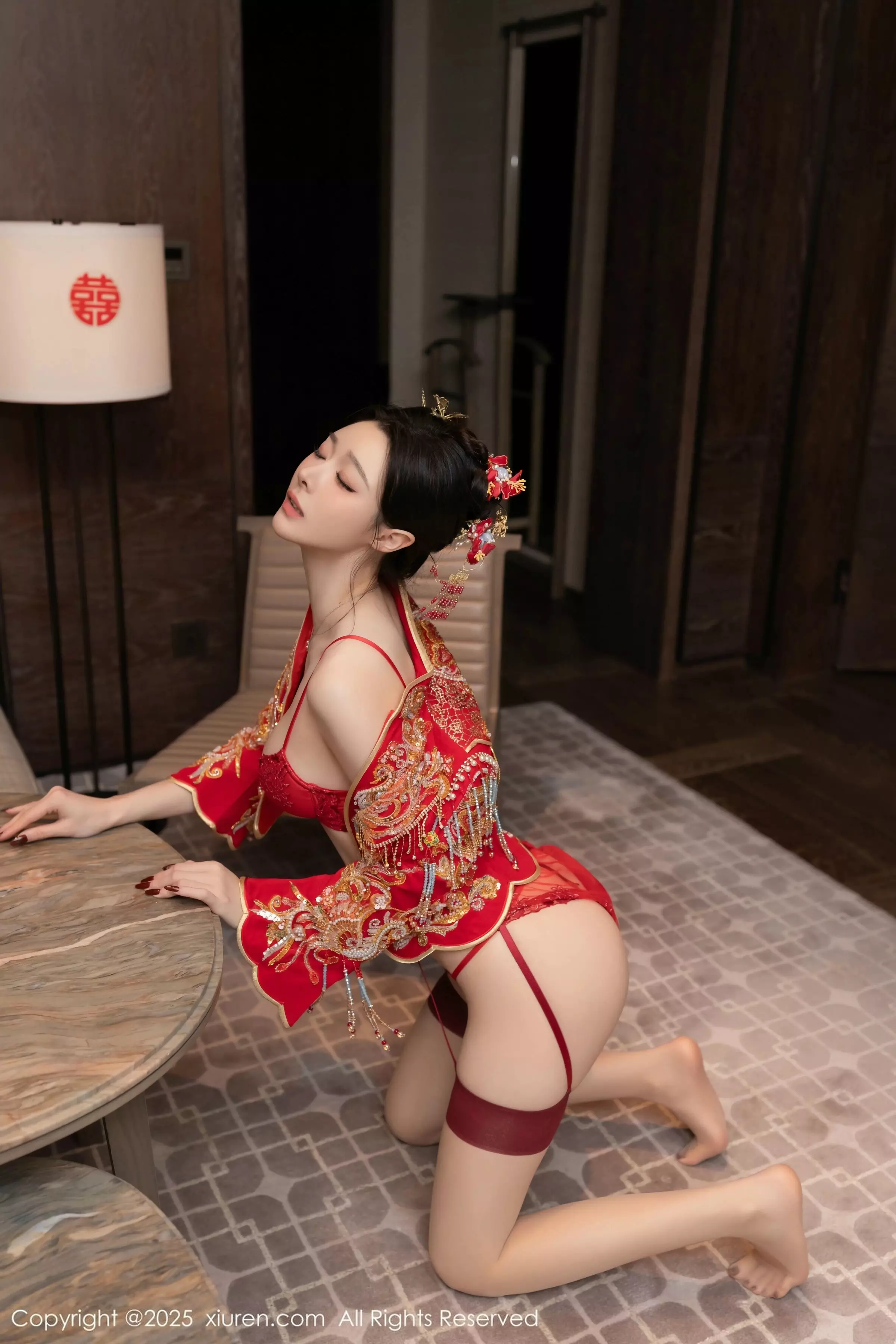 [[XiuRen秀人网]秀人网]No.10055_模特小逗逗新婚主题性感红色蕾丝内衣配黑丝吊袜完美诱惑写真82P