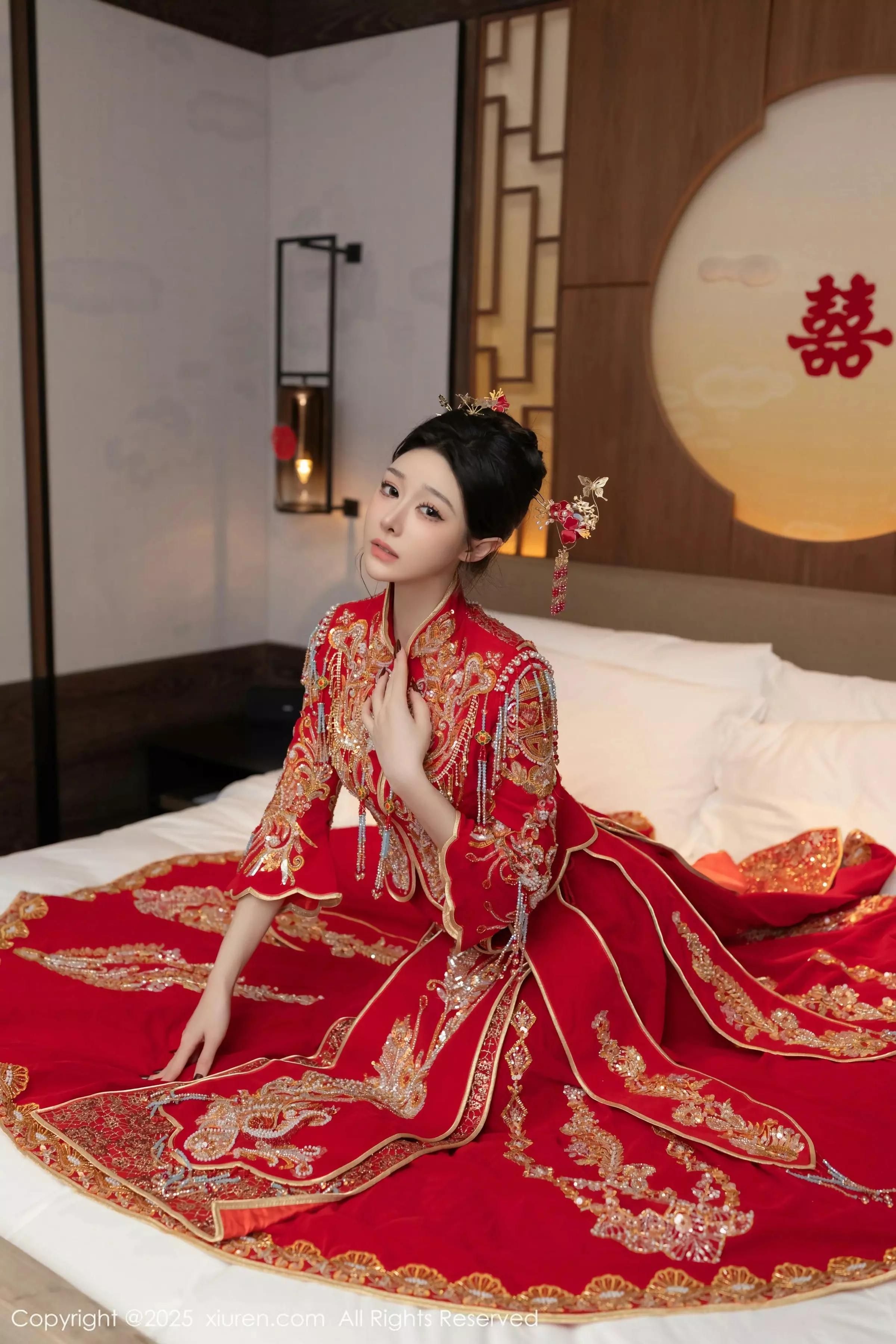 [[XiuRen秀人网]秀人网]No.10055_模特小逗逗新婚主题性感红色蕾丝内衣配黑丝吊袜完美诱惑写真82P