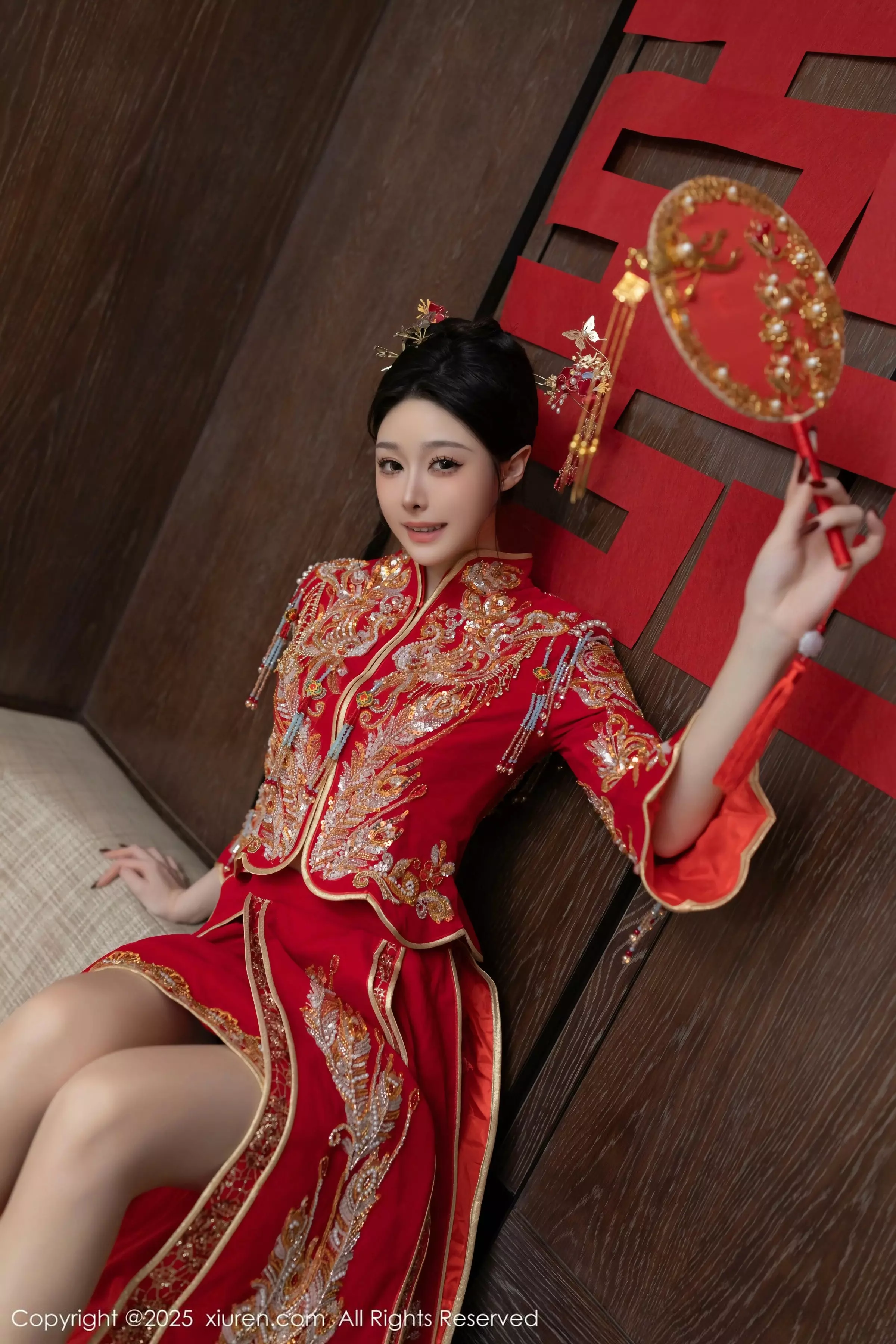 [[XiuRen秀人网]秀人网]No.10055_模特小逗逗新婚主题性感红色蕾丝内衣配黑丝吊袜完美诱惑写真82P