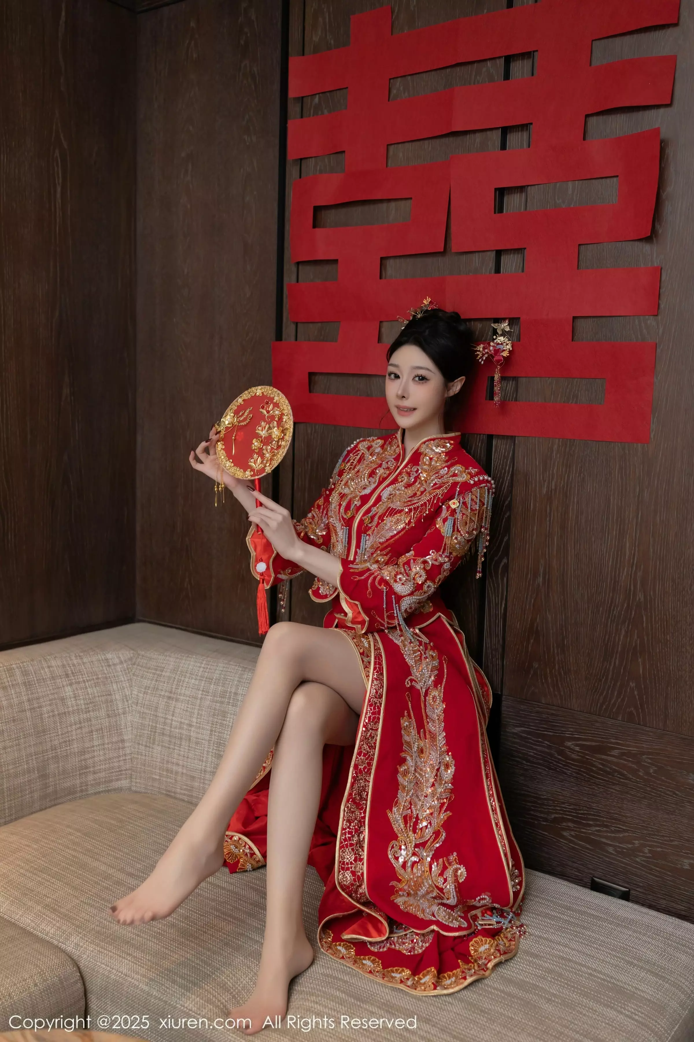 [[XiuRen秀人网]秀人网]No.10055_模特小逗逗新婚主题性感红色蕾丝内衣配黑丝吊袜完美诱惑写真82P