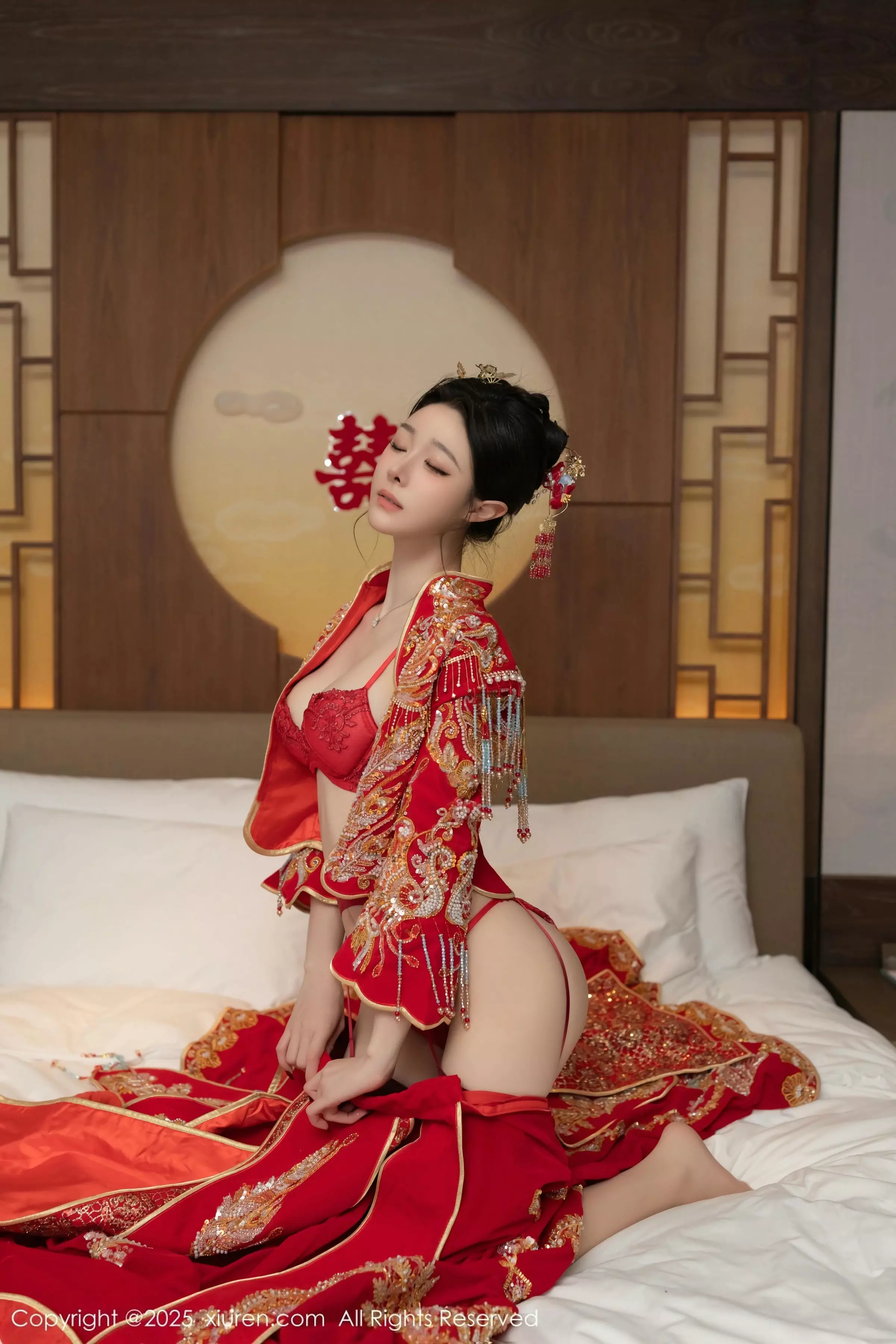 [[XiuRen秀人网]秀人网]No.10055_模特小逗逗新婚主题性感红色蕾丝内衣配黑丝吊袜完美诱惑写真82P