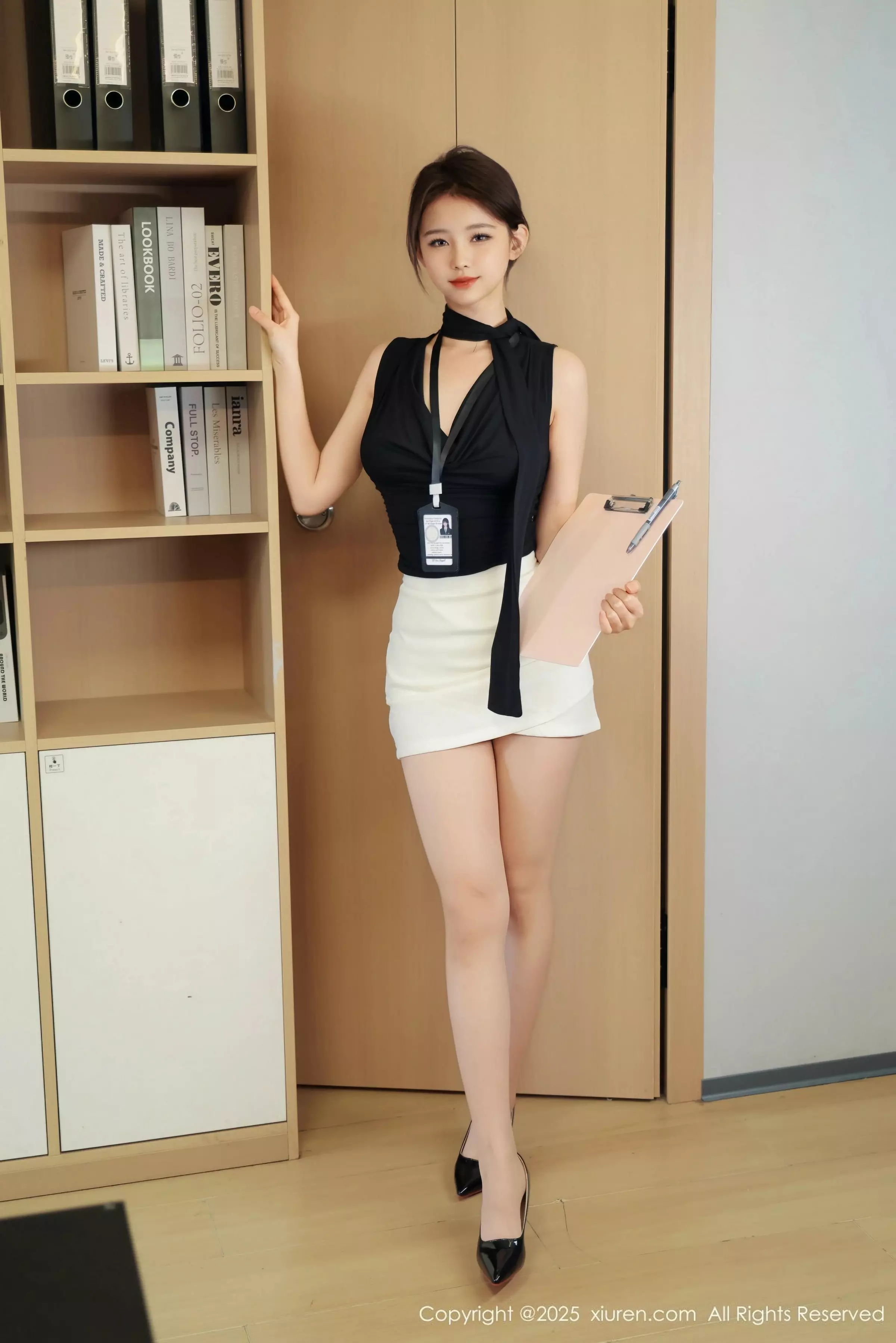 [[XiuRen秀人网]秀人网]No.10052_模特小橘子orange性感黑白职业装配超薄肉丝秀曼妙身姿诱惑写真78P