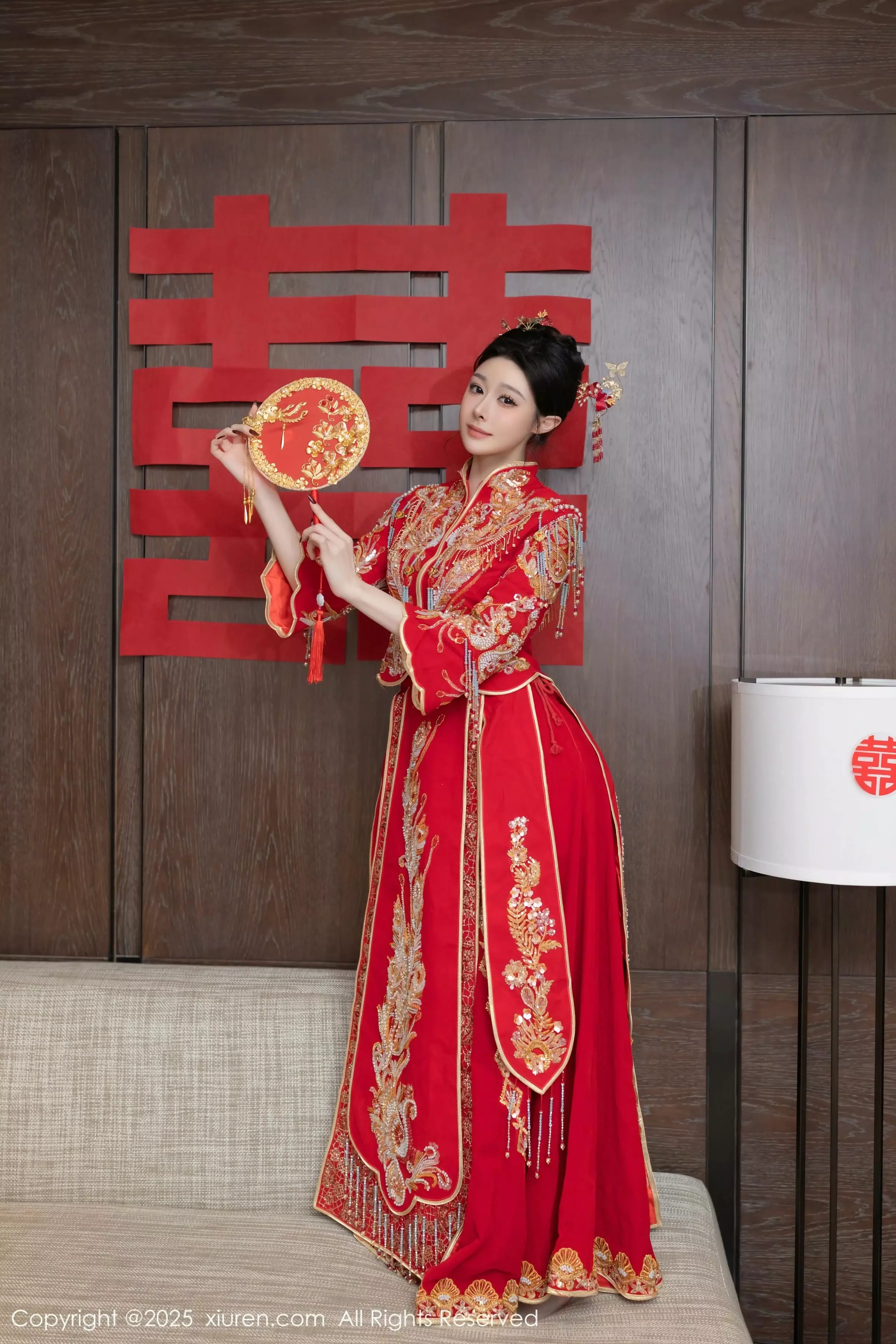 [[XiuRen秀人网]秀人网]No.10055_模特小逗逗新婚主题性感红色蕾丝内衣配黑丝吊袜完美诱惑写真82P