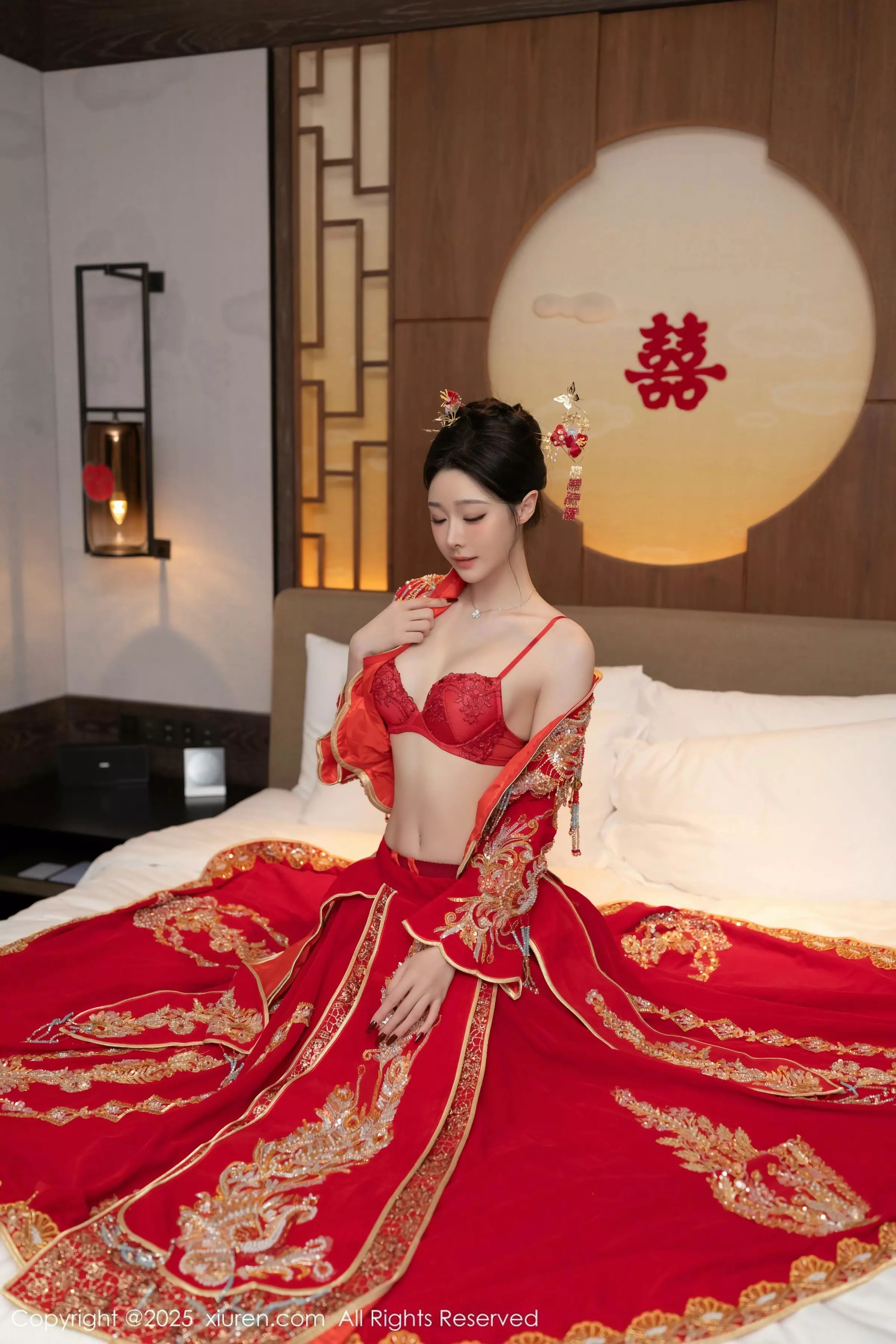 [[XiuRen秀人网]秀人网]No.10055_模特小逗逗新婚主题性感红色蕾丝内衣配黑丝吊袜完美诱惑写真82P