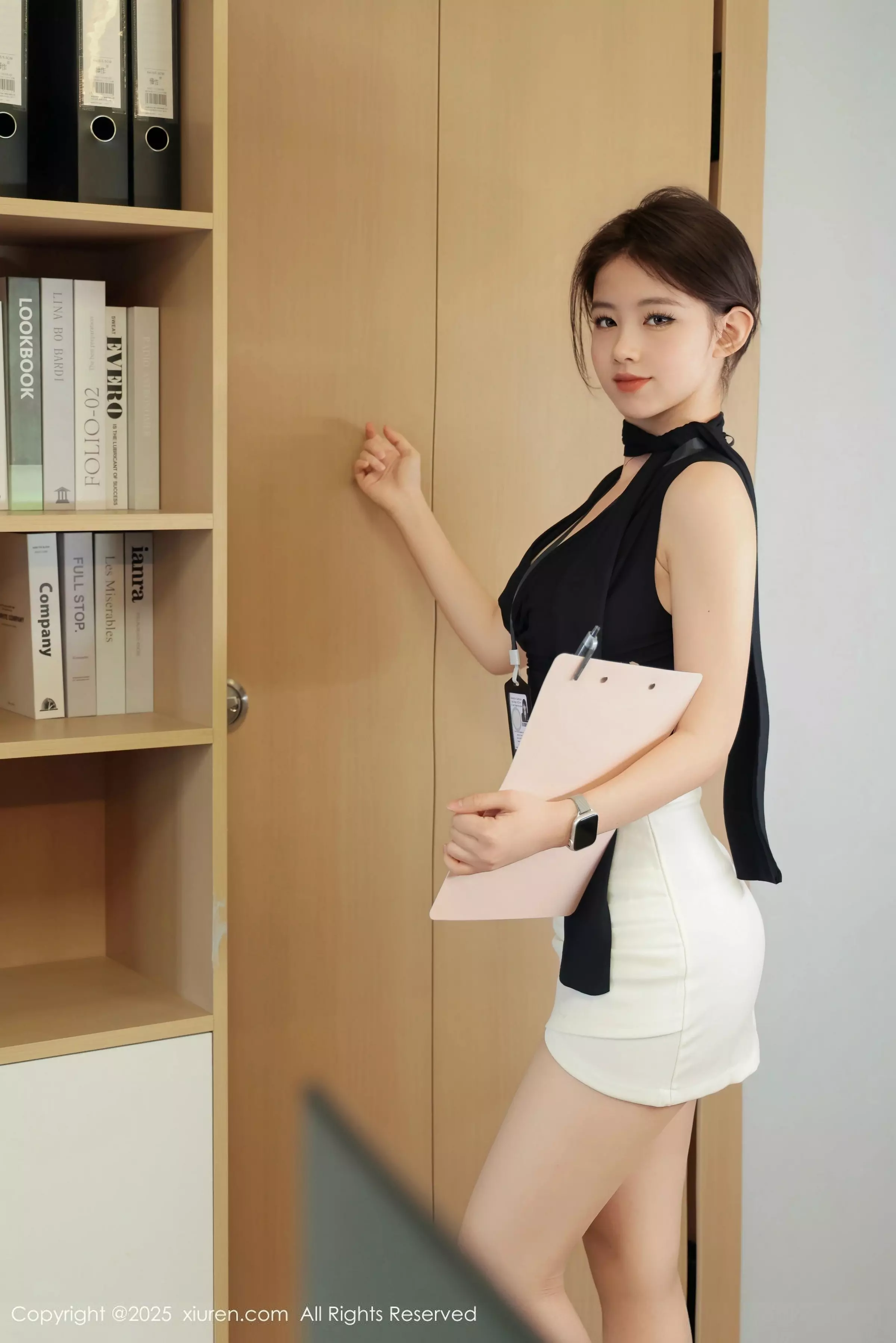 [[XiuRen秀人网]秀人网]No.10052_模特小橘子orange性感黑白职业装配超薄肉丝秀曼妙身姿诱惑写真78P
