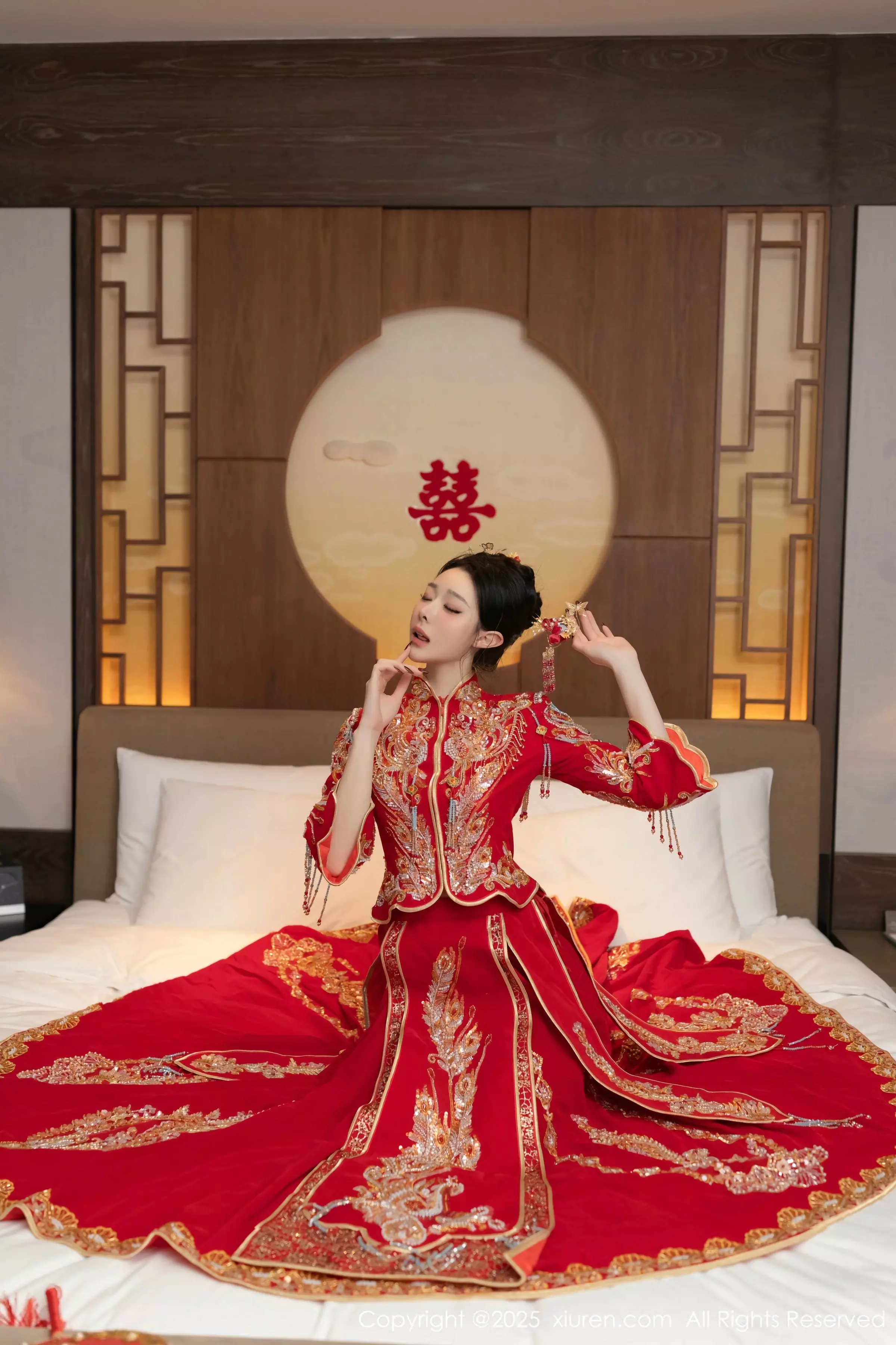 [[XiuRen秀人网]秀人网]No.10055_模特小逗逗新婚主题性感红色蕾丝内衣配黑丝吊袜完美诱惑写真82P