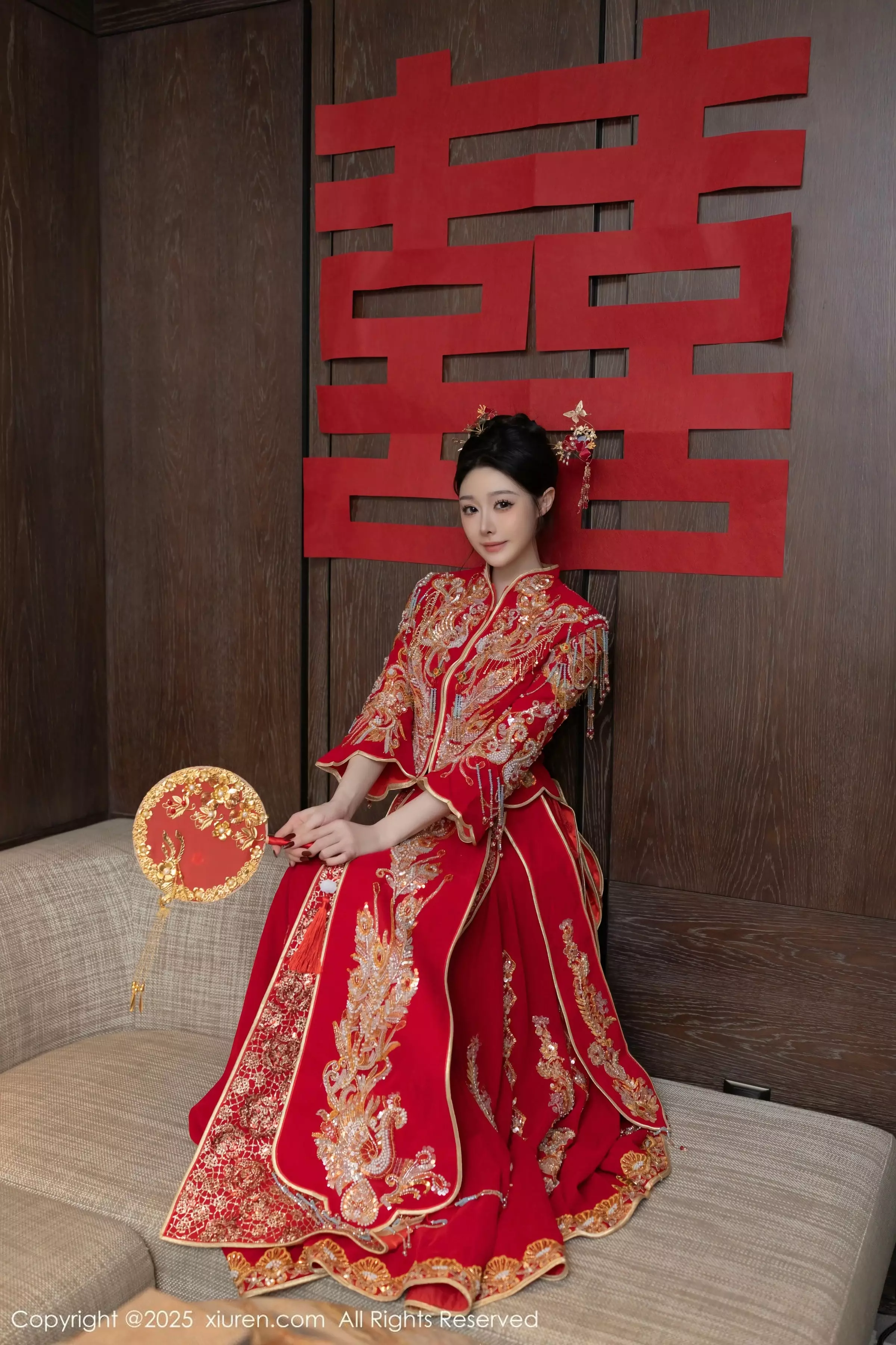 [[XiuRen秀人网]秀人网]No.10055_模特小逗逗新婚主题性感红色蕾丝内衣配黑丝吊袜完美诱惑写真82P