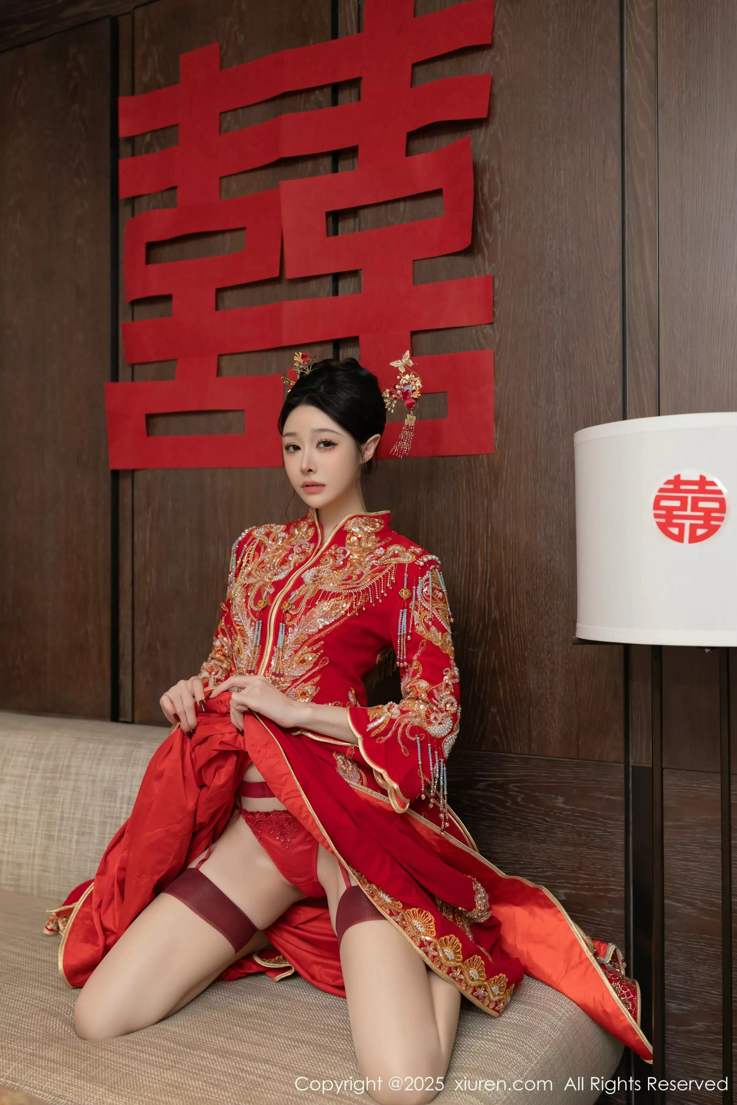 [[XiuRen秀人网]秀人网]No.10055_模特小逗逗新婚主题性感红色蕾丝内衣配黑丝吊袜完美诱惑写真82P