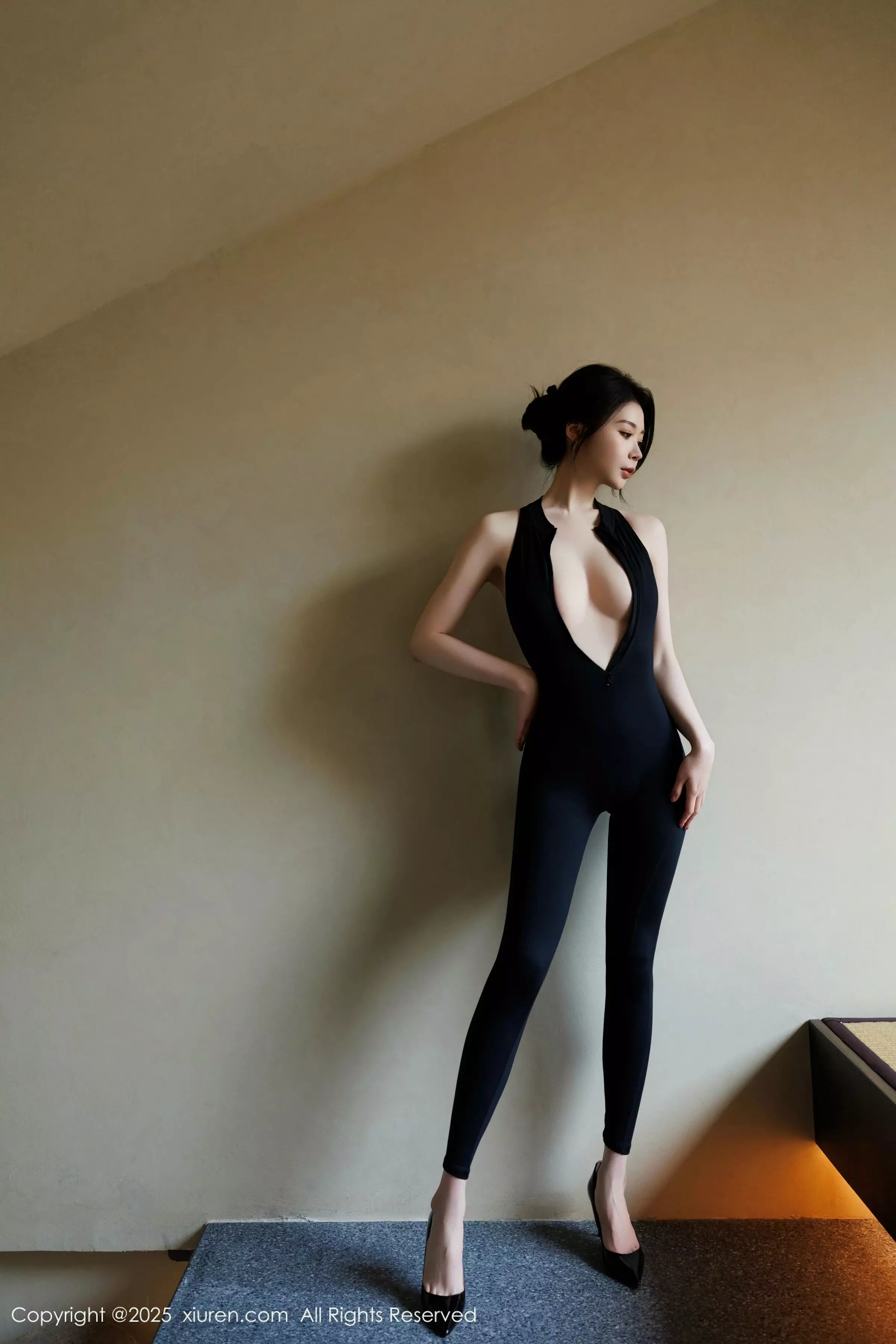 [[XiuRen秀人网]秀人网]No.10059_模特梦心玥性感黑色情趣内衣配黑丝吊袜秀高挑曼妙身姿诱惑写真83P