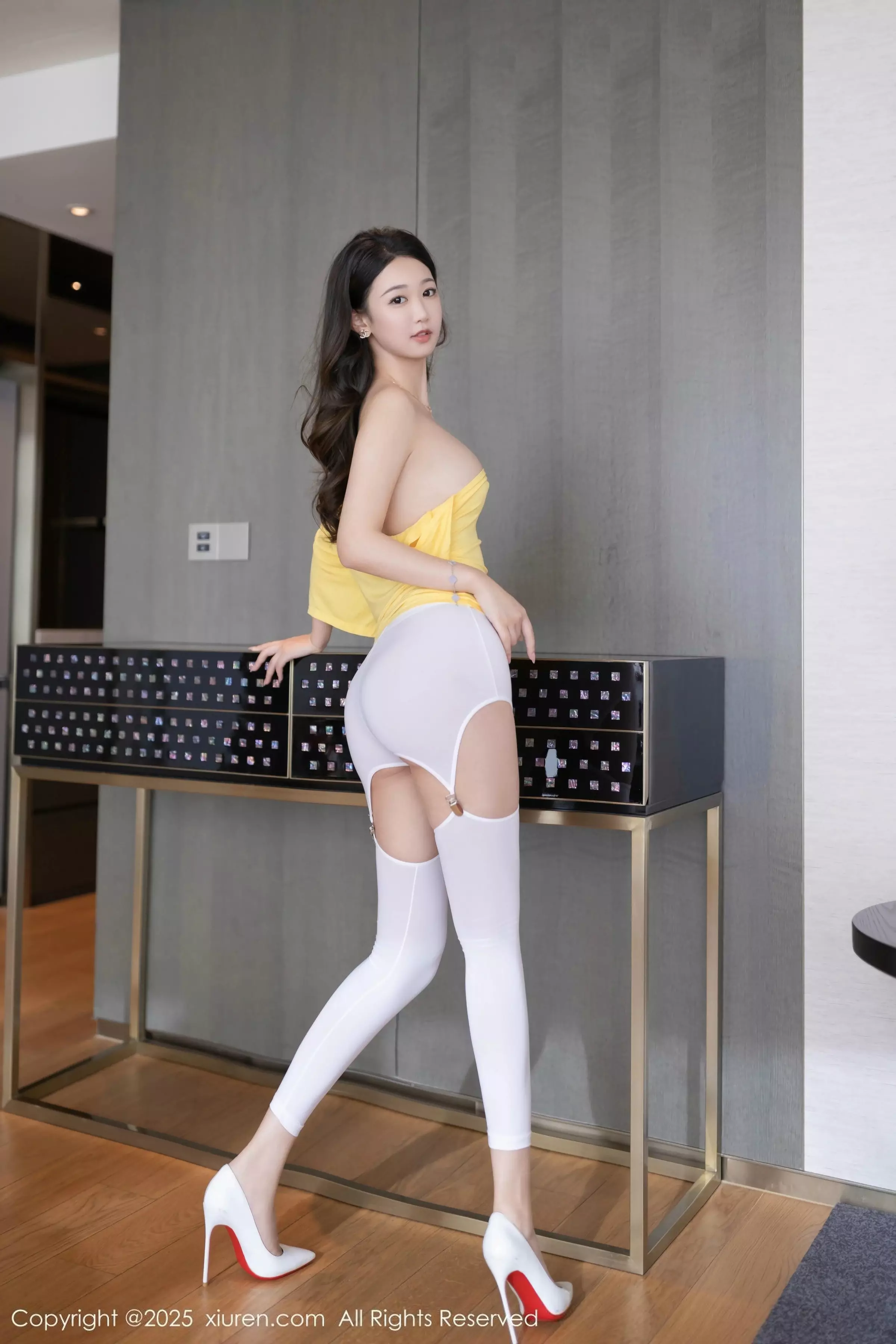 [[XiuRen秀人网]秀人网]No.10062_模特唐安琪性感黄上衣露黄色内衣配白丝吊袜秀曼妙身姿诱惑写真85P