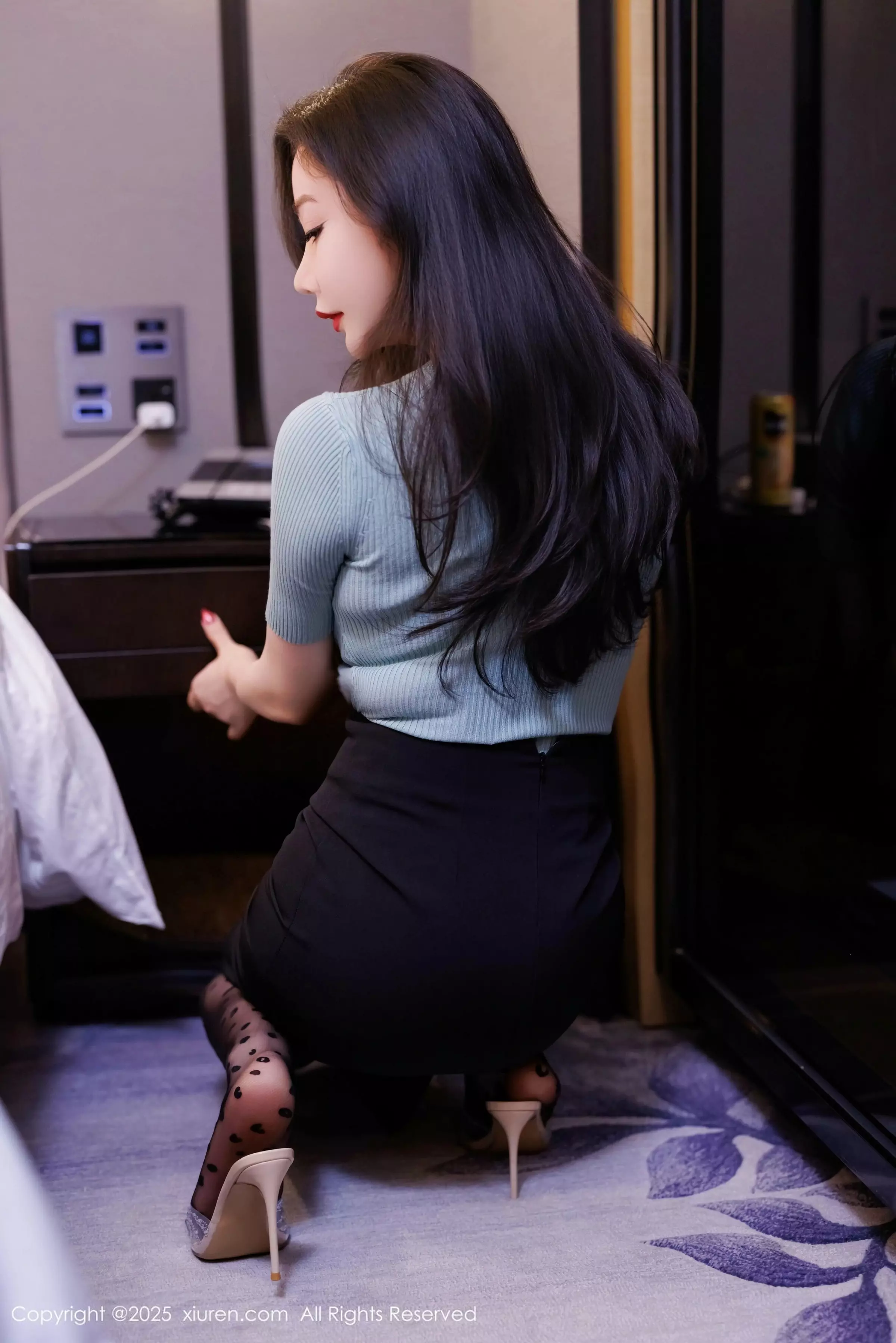 [[XiuRen秀人网]秀人网]No.10060_女神心妍小公主性感蓝T配黑短裙露黑丝吊袜秀翘臀美腿诱惑写真62P