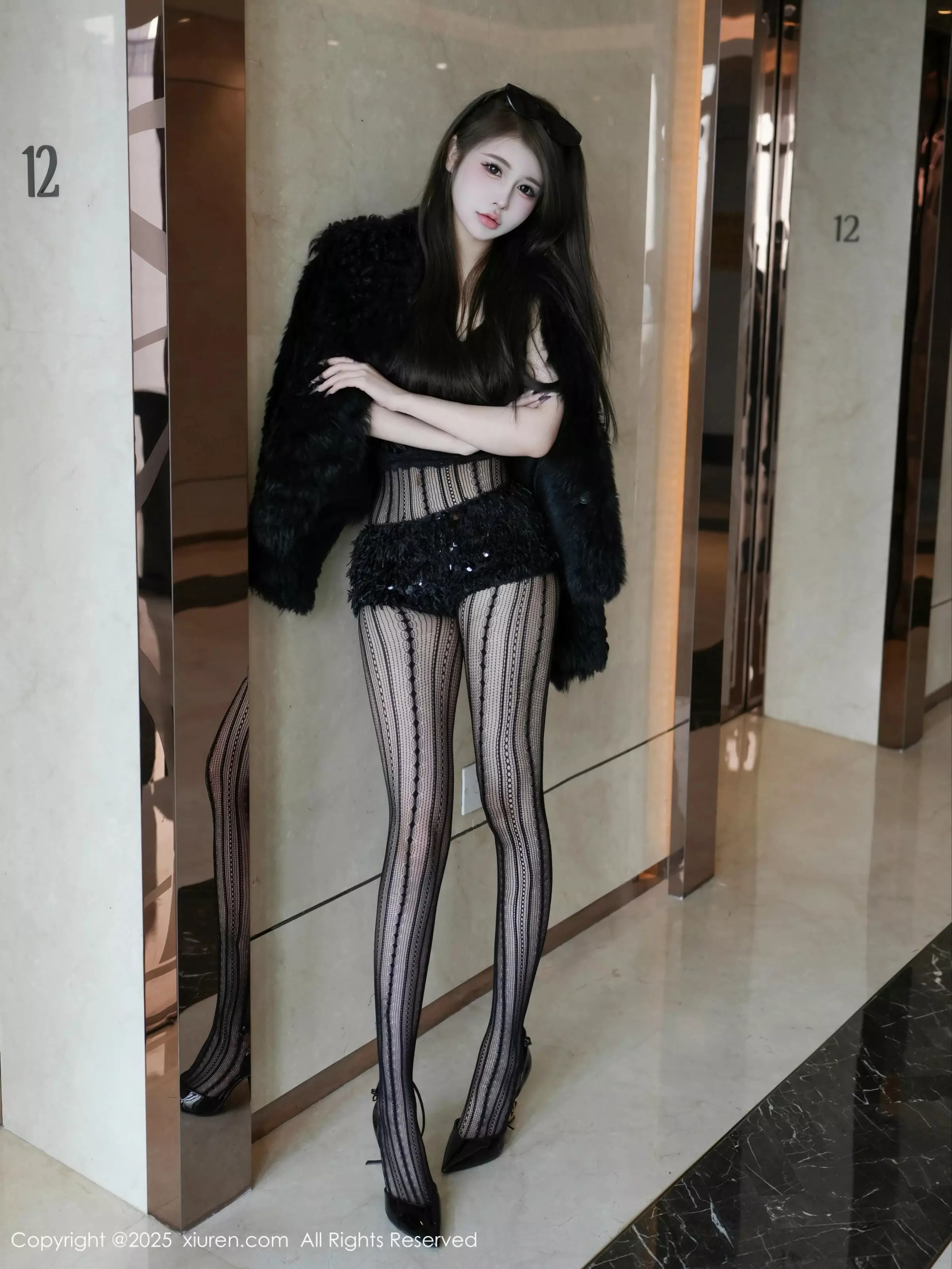 [[XiuRen秀人网]秀人网]No.10056_模特甜妮私房性感黑色情趣内衣配魅惑黑丝秀丰腴身材诱惑写真71P