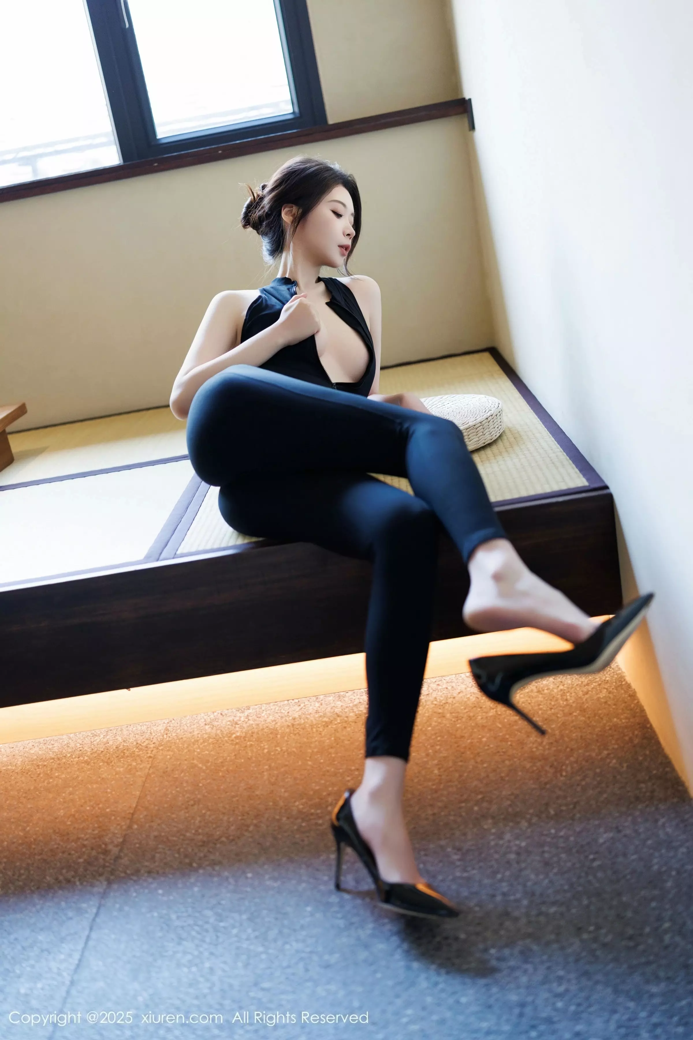 [[XiuRen秀人网]秀人网]No.10059_模特梦心玥性感黑色情趣内衣配黑丝吊袜秀高挑曼妙身姿诱惑写真83P