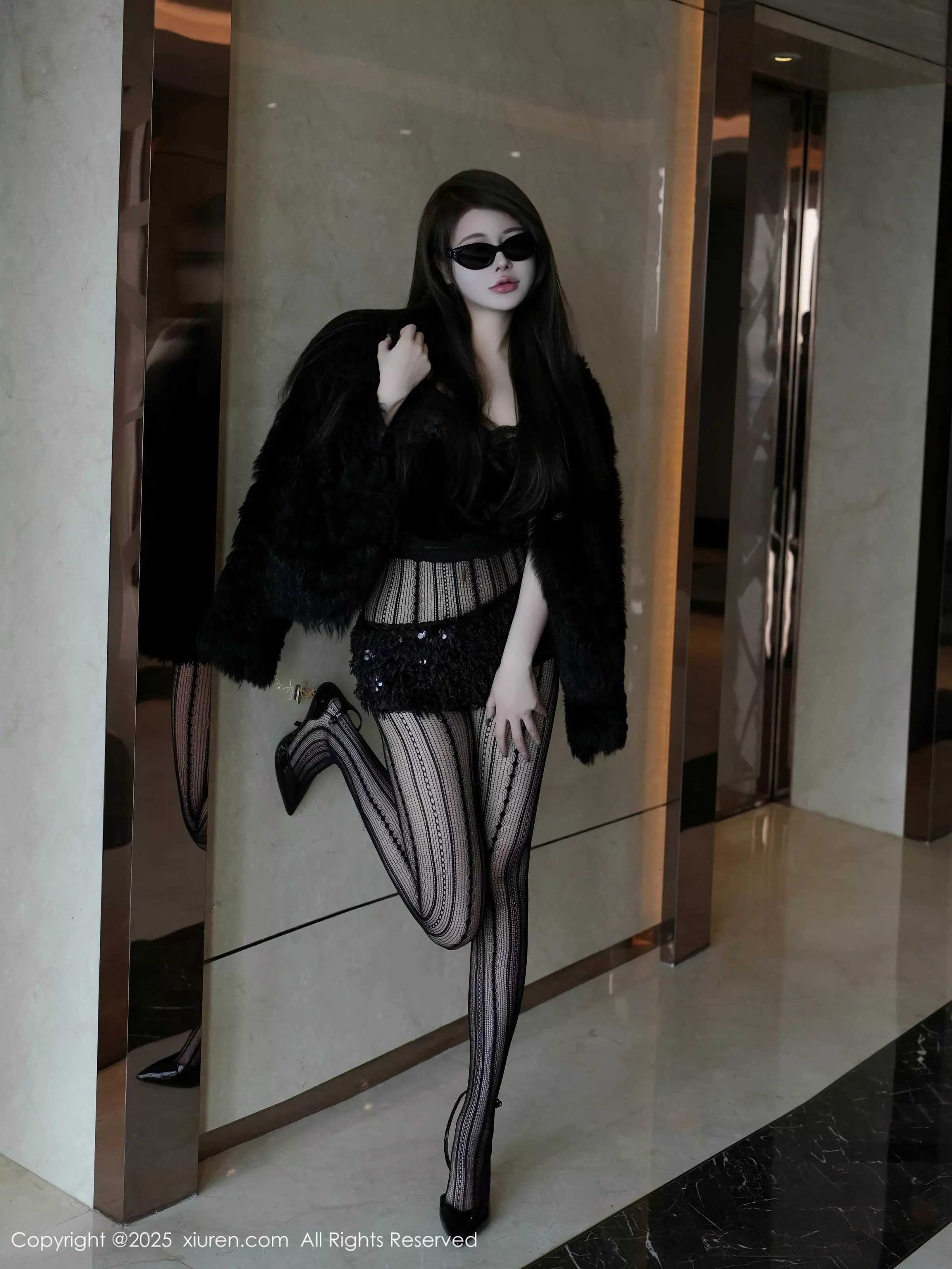 [[XiuRen秀人网]秀人网]No.10056_模特甜妮私房性感黑色情趣内衣配魅惑黑丝秀丰腴身材诱惑写真71P