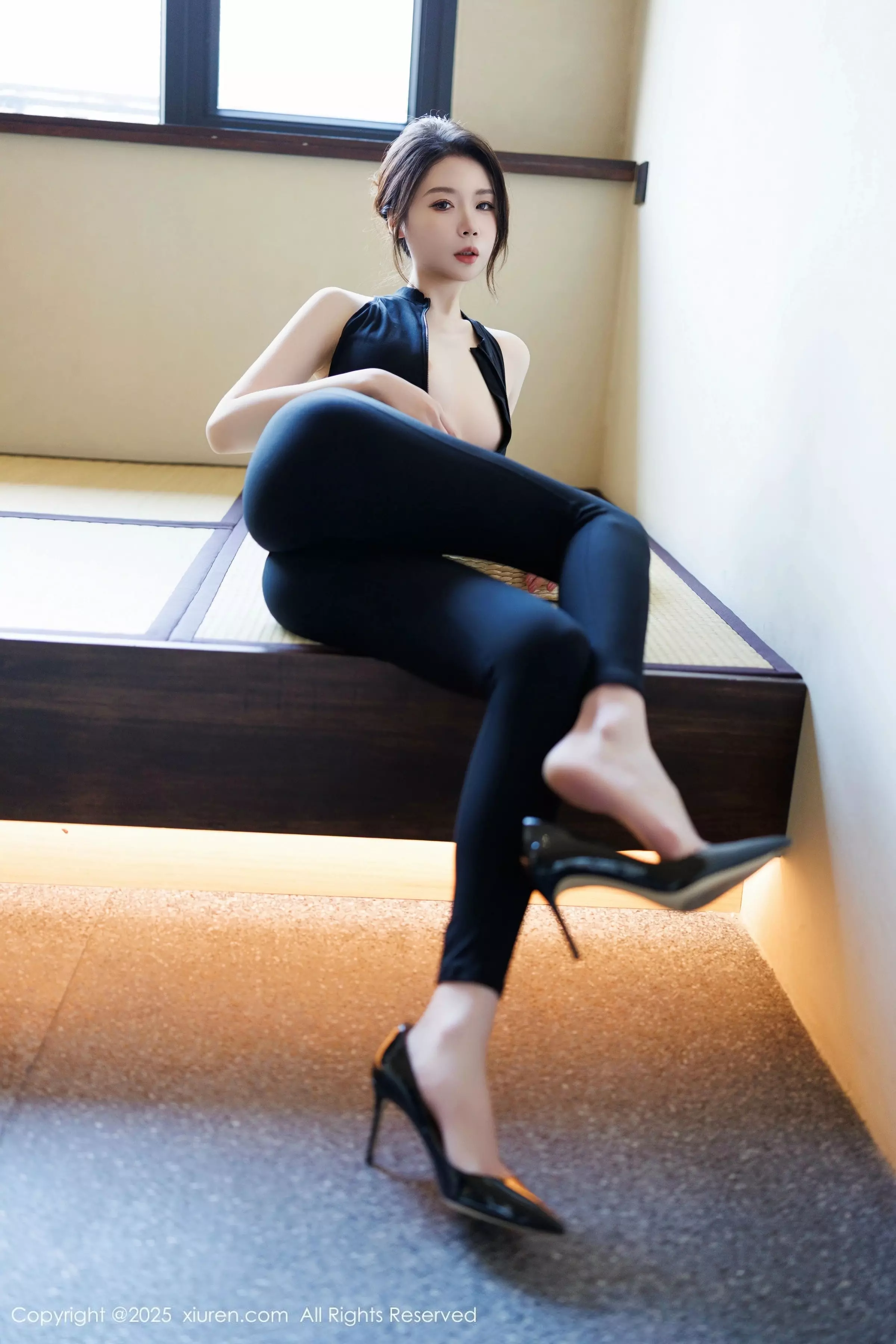 [[XiuRen秀人网]秀人网]No.10059_模特梦心玥性感黑色情趣内衣配黑丝吊袜秀高挑曼妙身姿诱惑写真83P