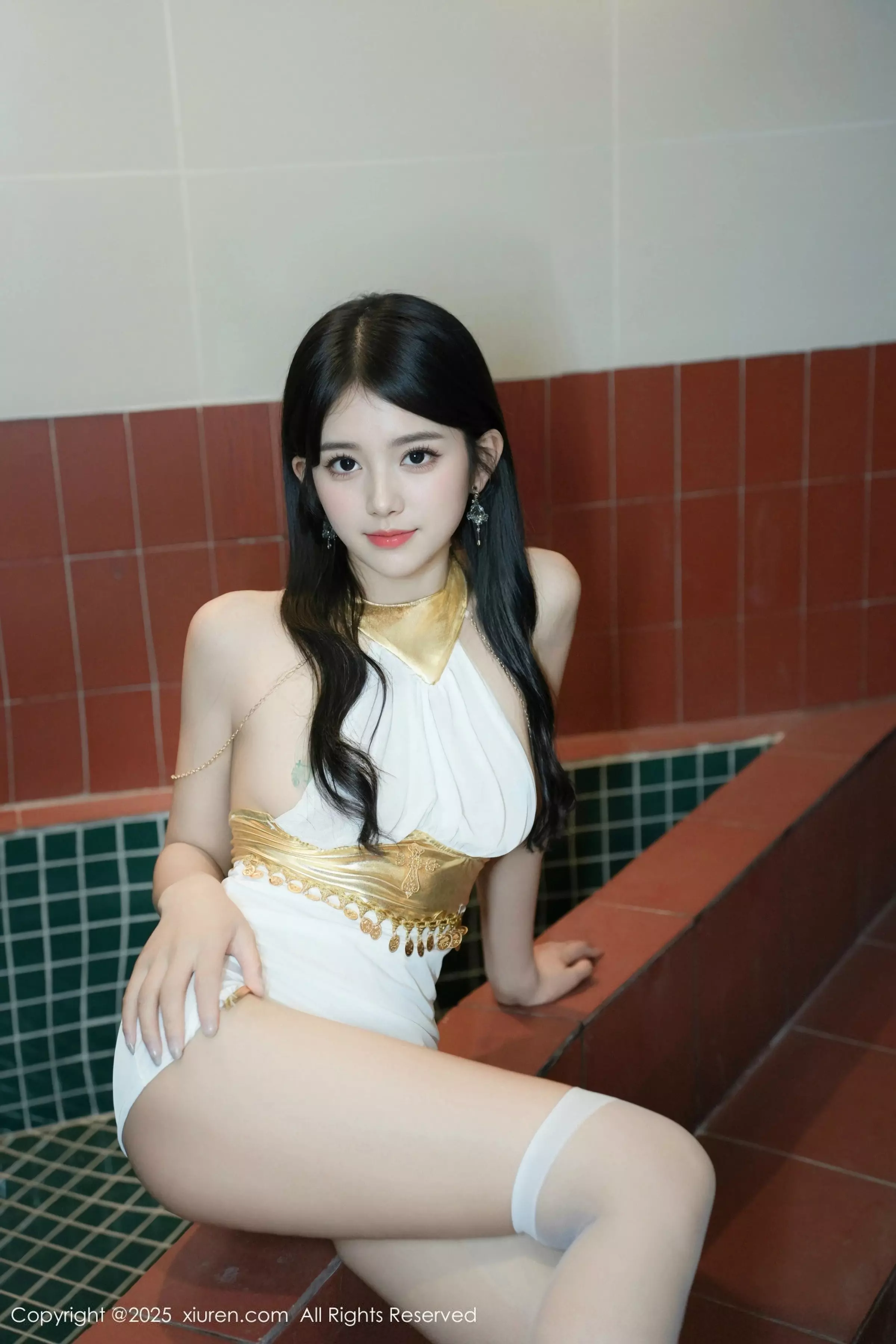 [[XiuRen秀人网]秀人网]No.10058_模特美少女@性感白色情趣礼服配白色丝袜秀柔美身姿诱惑写真44P