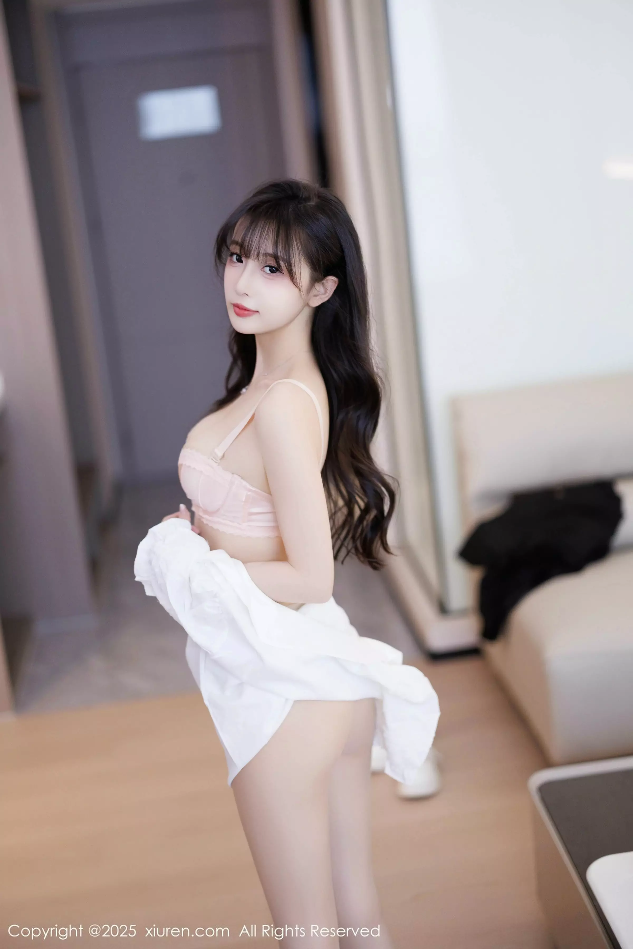 [[XiuRen秀人网]秀人网]No.10067_模特樱桃小阑子性感白色上衣配黑短裙秀曼妙身姿迷人诱惑写真83P