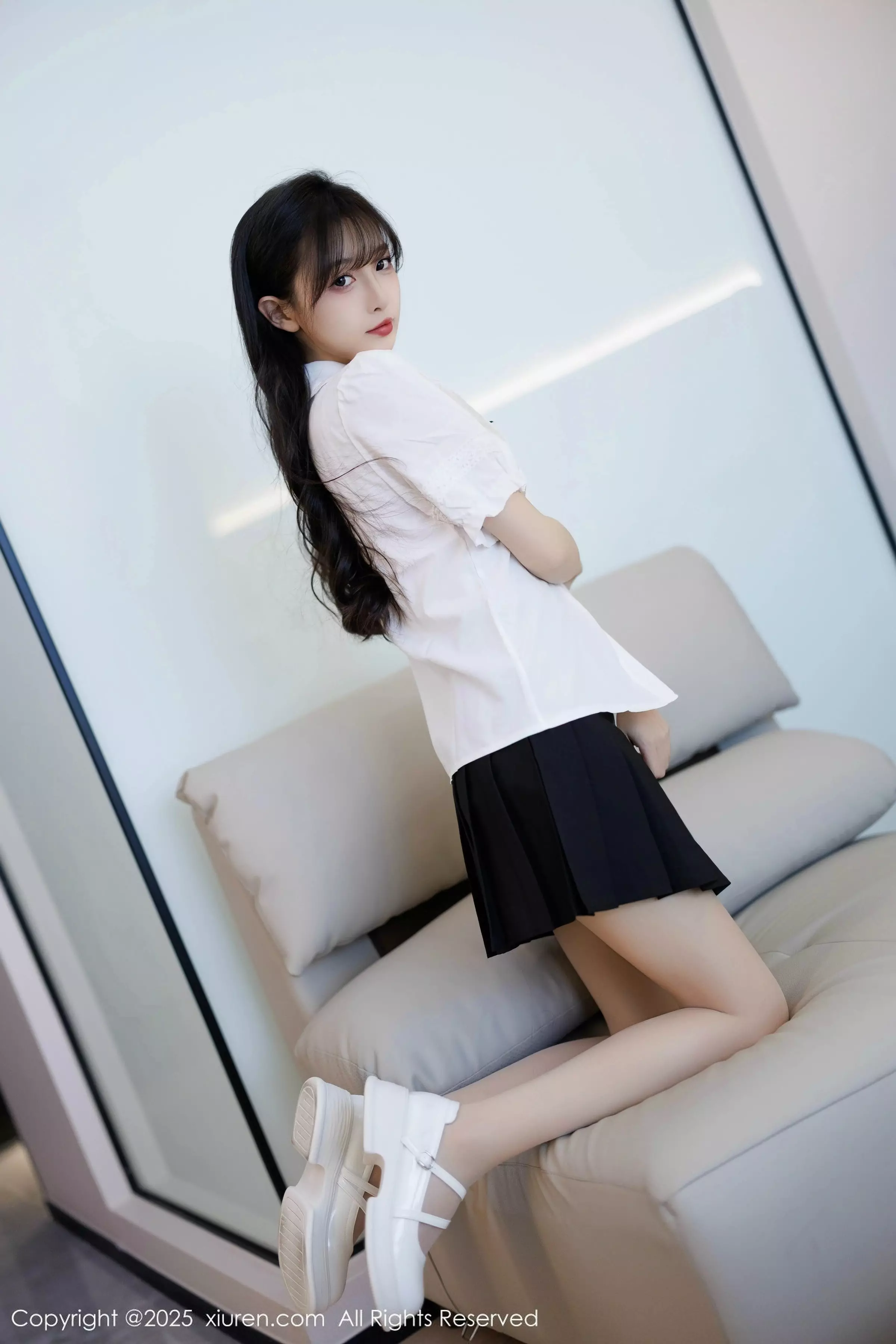 [[XiuRen秀人网]秀人网]No.10067_模特樱桃小阑子性感白色上衣配黑短裙秀曼妙身姿迷人诱惑写真83P