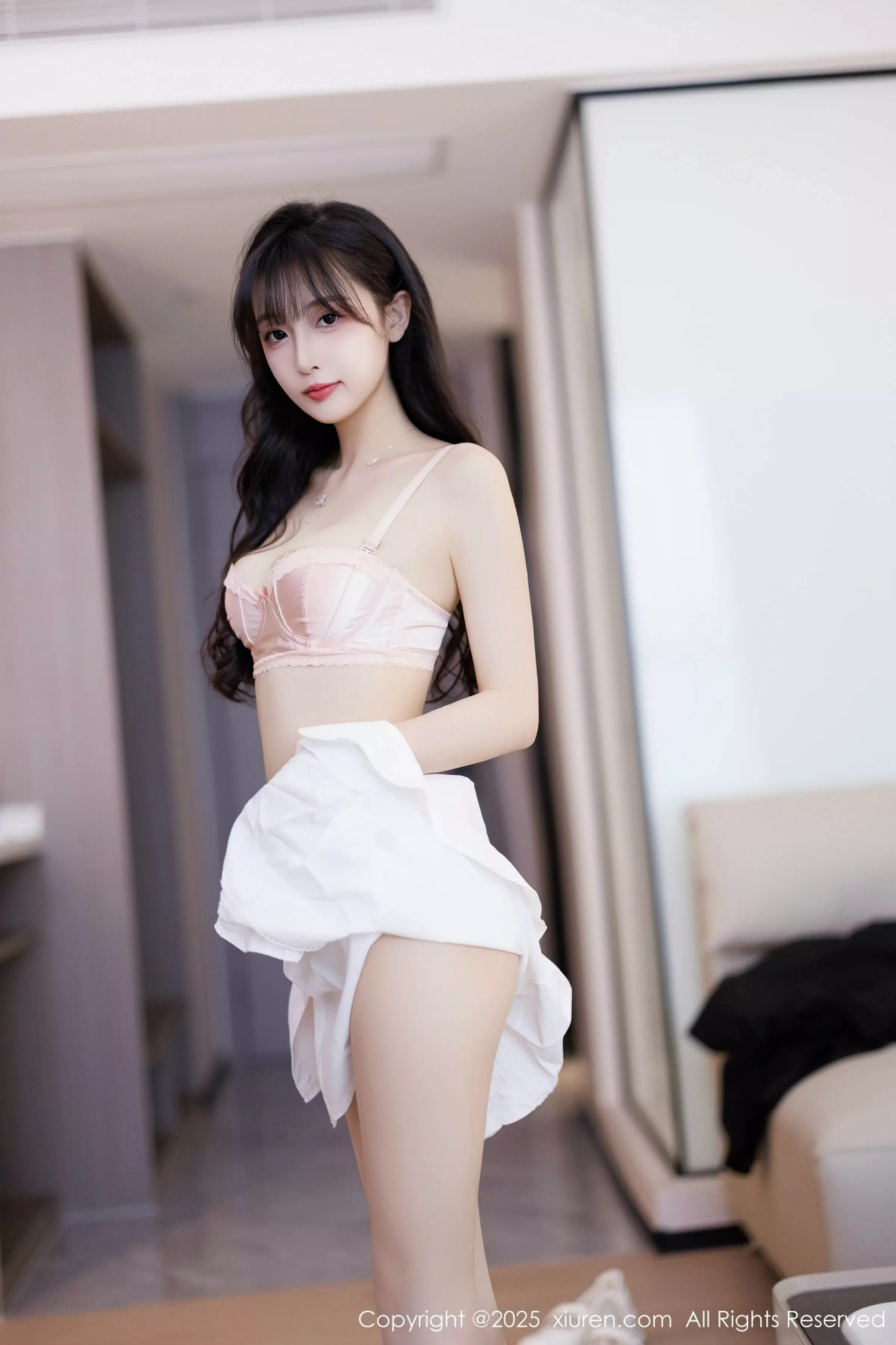 [[XiuRen秀人网]秀人网]No.10067_模特樱桃小阑子性感白色上衣配黑短裙秀曼妙身姿迷人诱惑写真83P