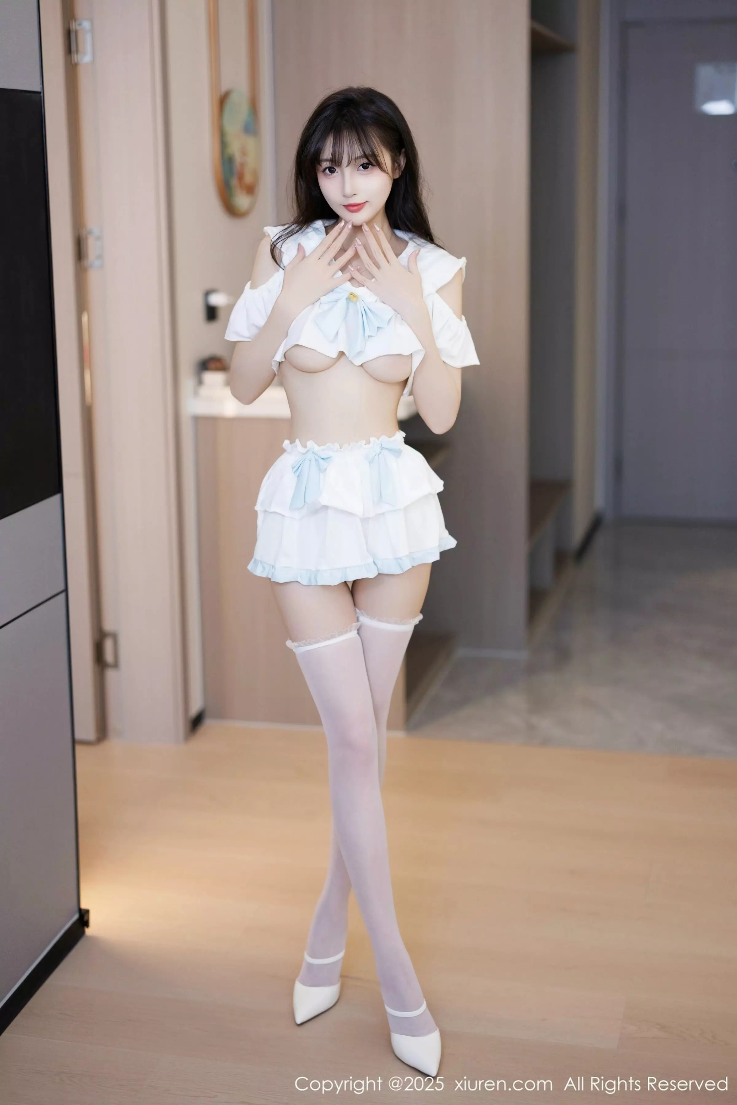 [[XiuRen秀人网]秀人网]No.10067_模特樱桃小阑子性感白色上衣配黑短裙秀曼妙身姿迷人诱惑写真83P