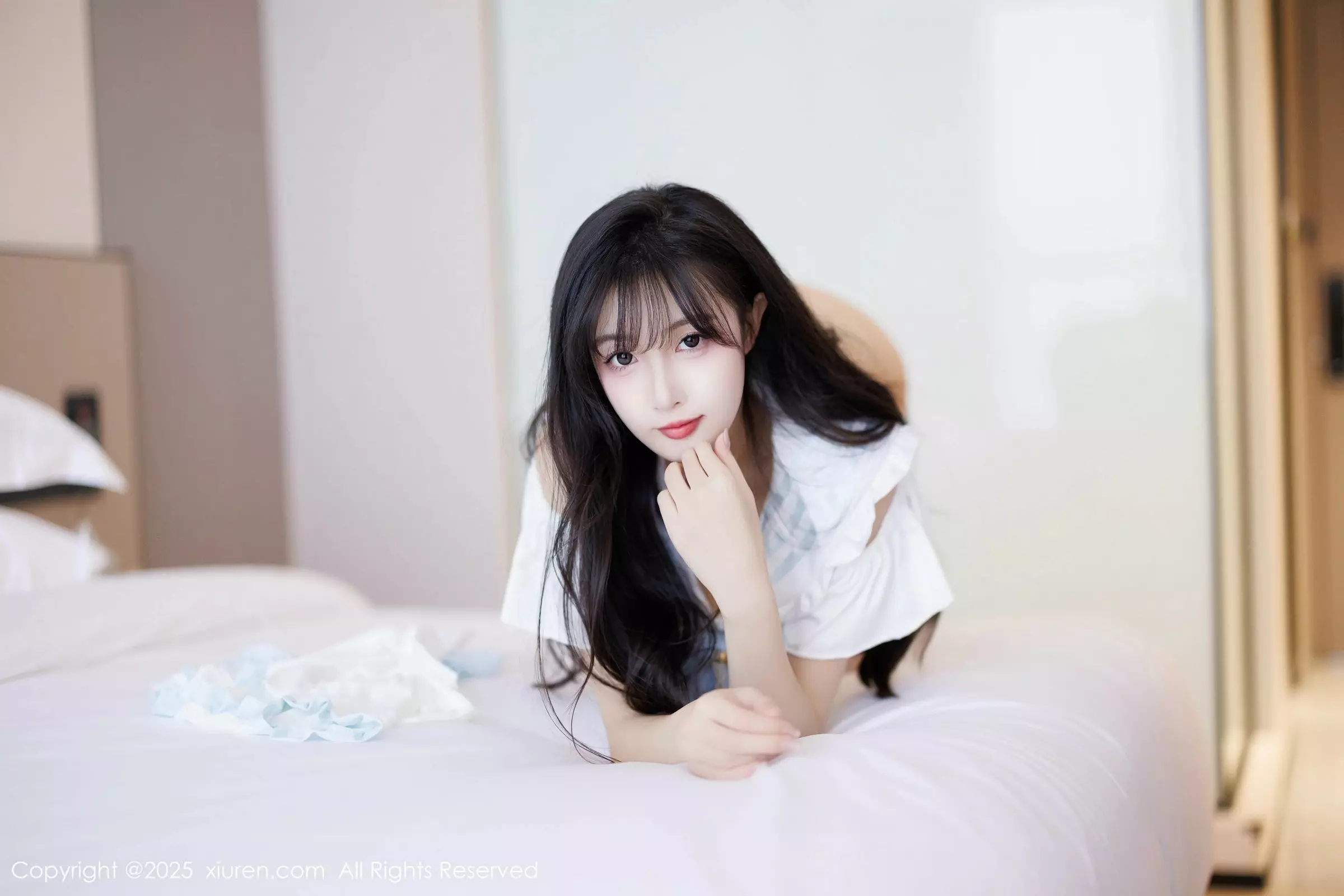 [[XiuRen秀人网]秀人网]No.10067_模特樱桃小阑子性感白色上衣配黑短裙秀曼妙身姿迷人诱惑写真83P