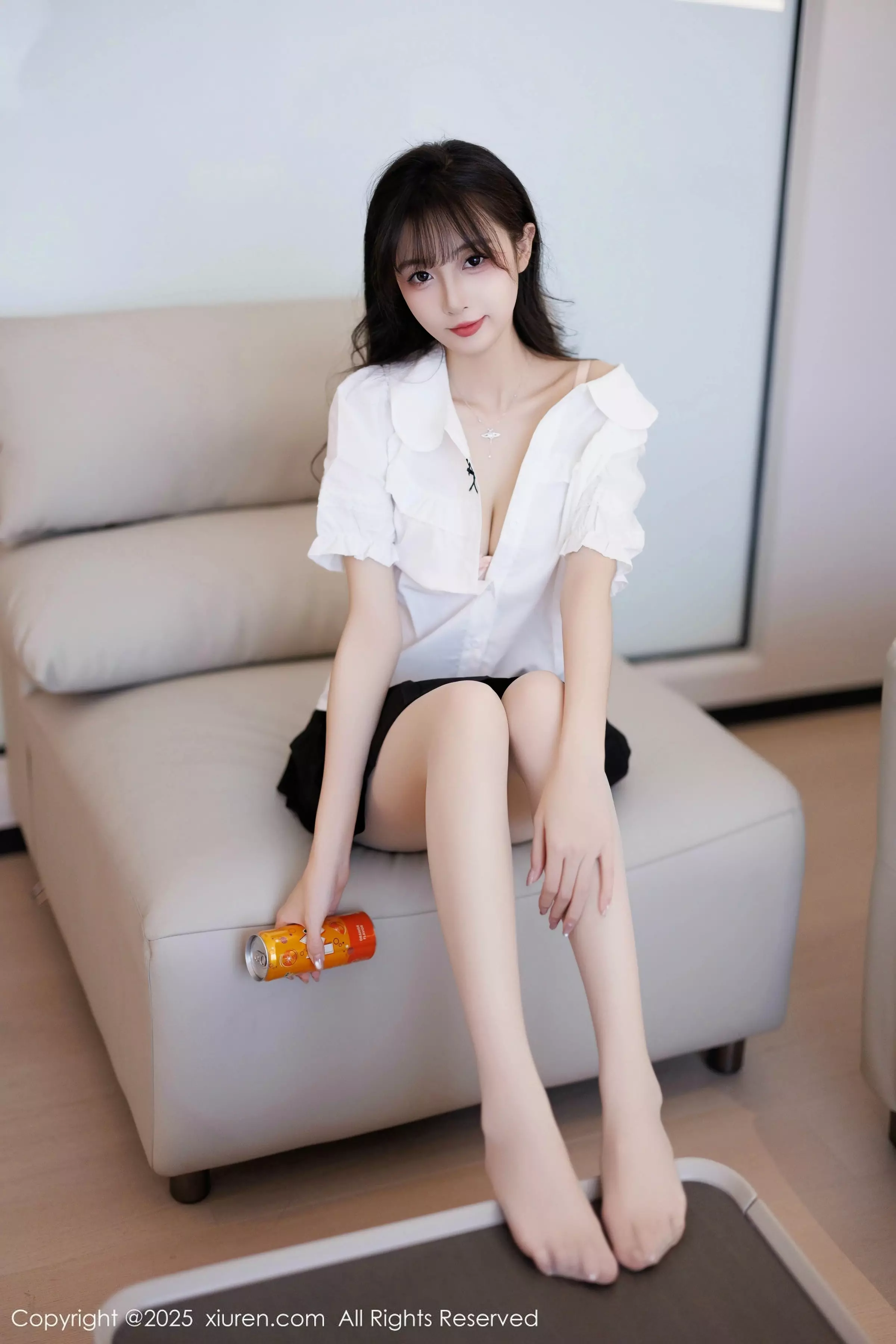 [[XiuRen秀人网]秀人网]No.10067_模特樱桃小阑子性感白色上衣配黑短裙秀曼妙身姿迷人诱惑写真83P