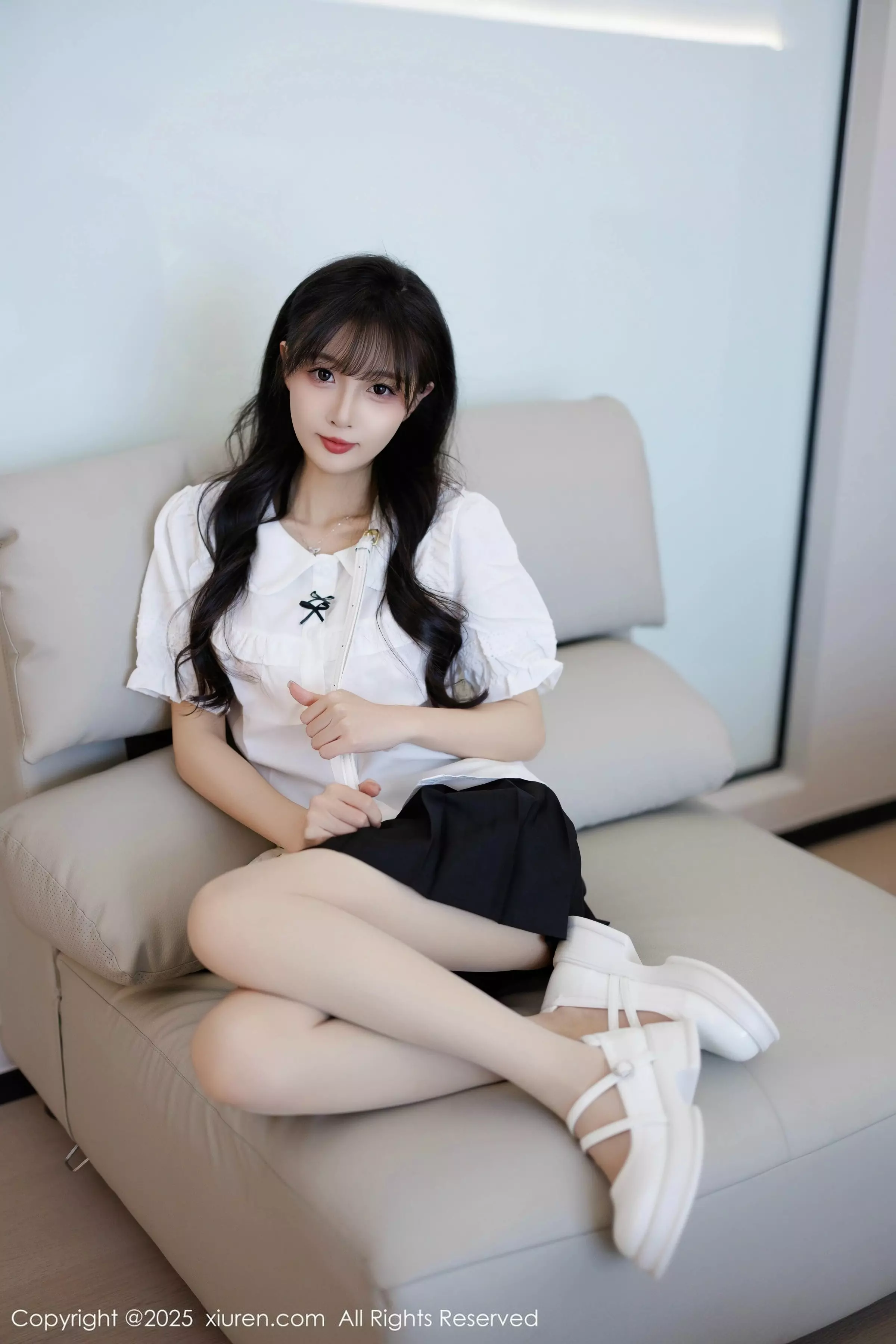 [[XiuRen秀人网]秀人网]No.10067_模特樱桃小阑子性感白色上衣配黑短裙秀曼妙身姿迷人诱惑写真83P