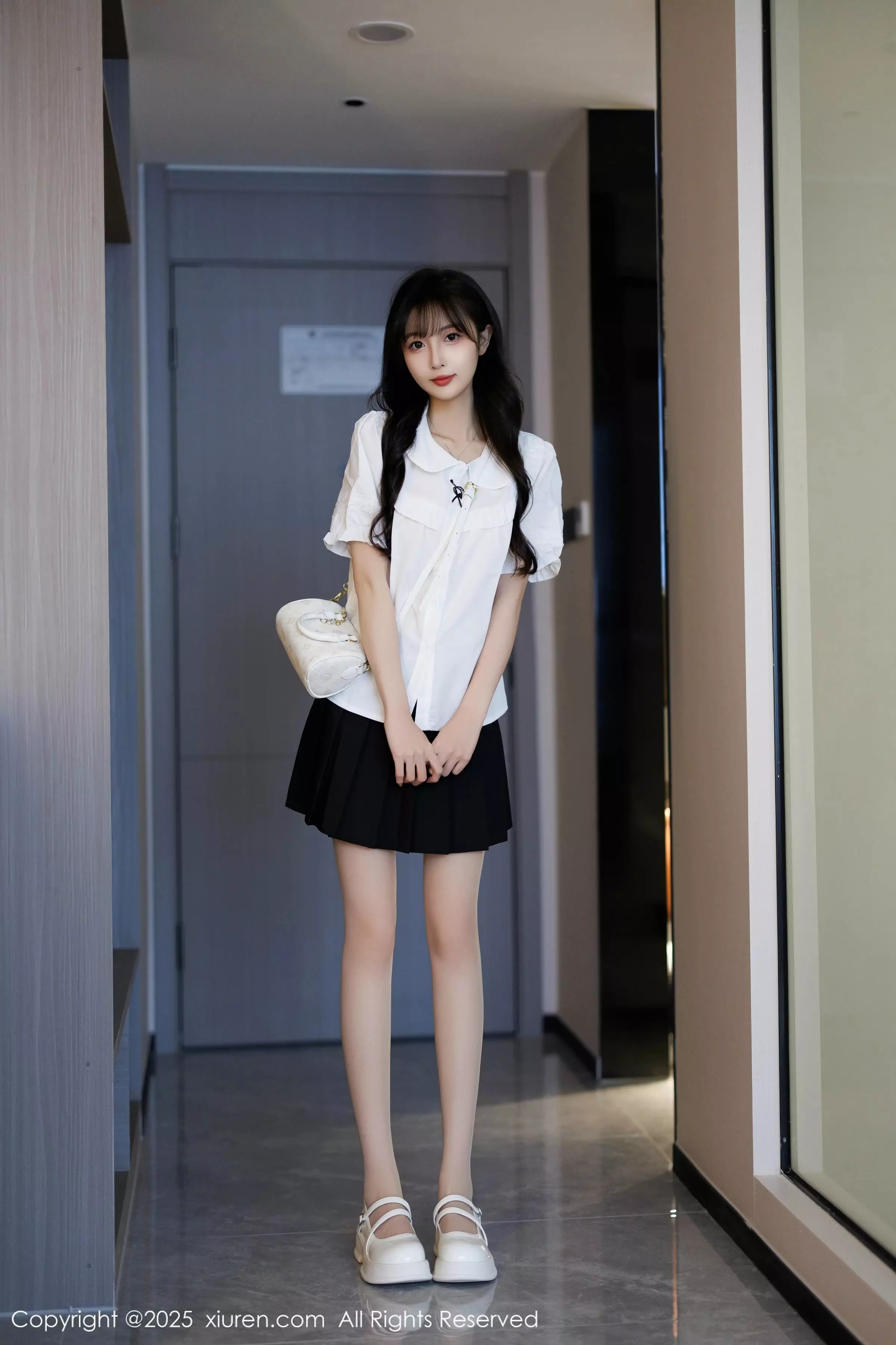 [[XiuRen秀人网]秀人网]No.10067_模特樱桃小阑子性感白色上衣配黑短裙秀曼妙身姿迷人诱惑写真83P