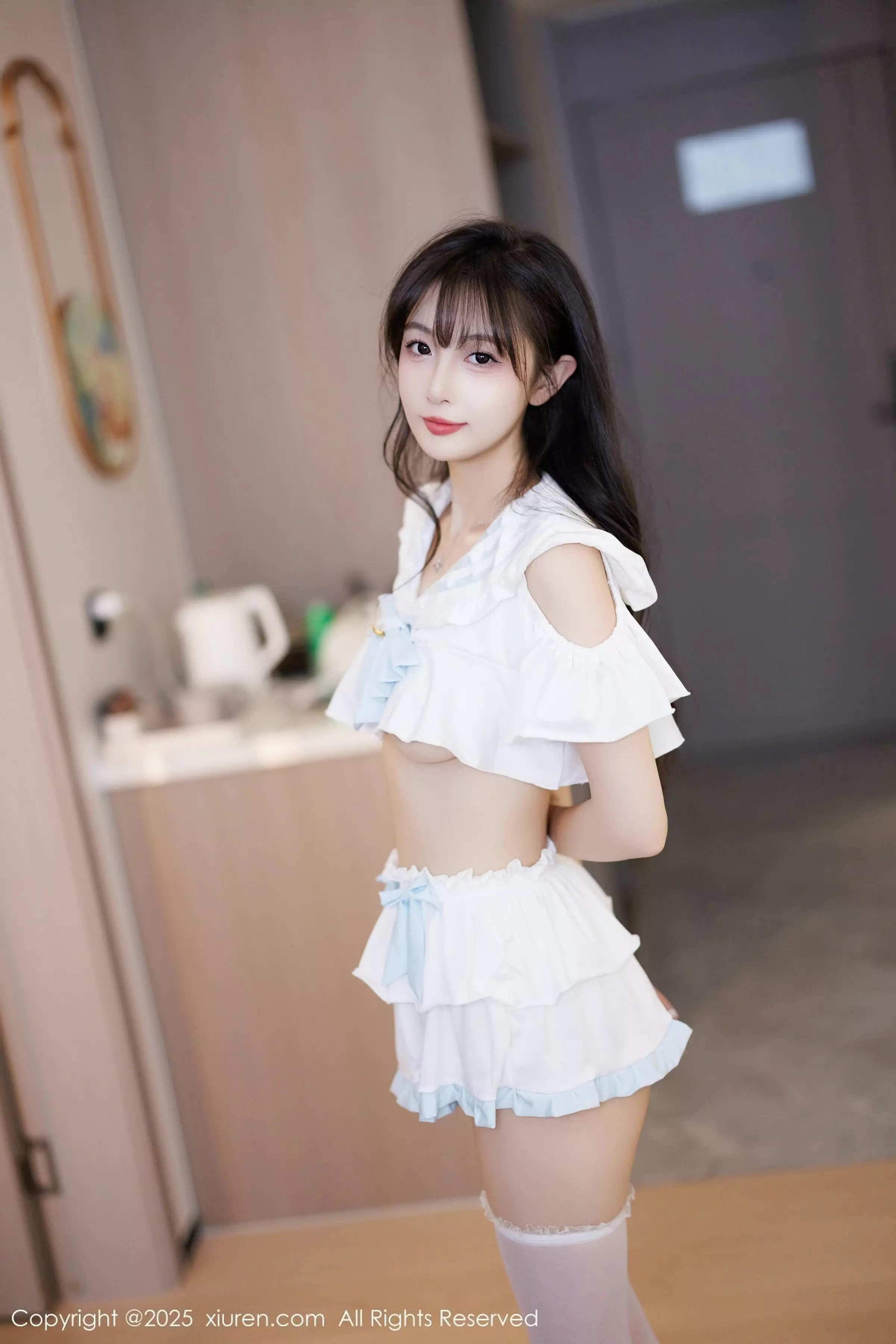 [[XiuRen秀人网]秀人网]No.10067_模特樱桃小阑子性感白色上衣配黑短裙秀曼妙身姿迷人诱惑写真83P