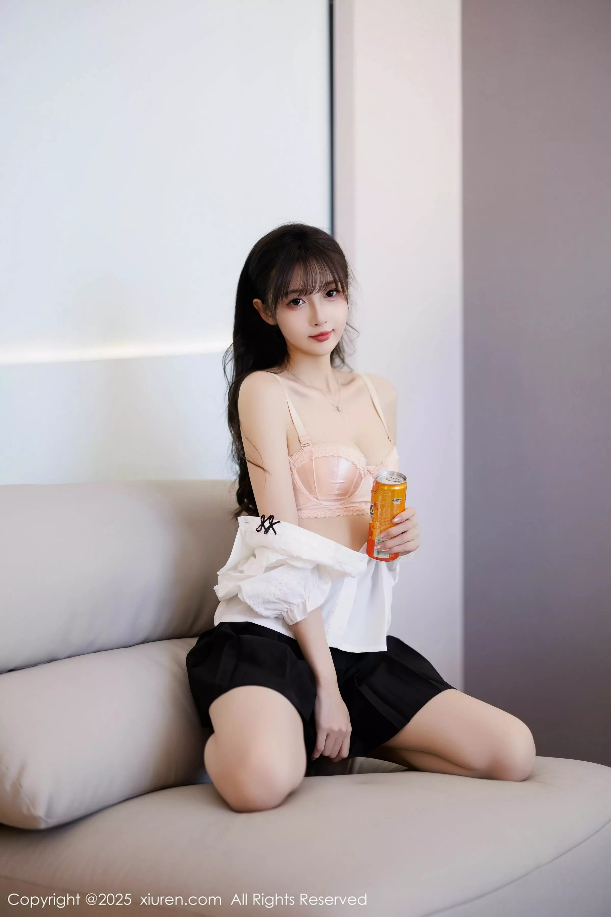 [[XiuRen秀人网]秀人网]No.10067_模特樱桃小阑子性感白色上衣配黑短裙秀曼妙身姿迷人诱惑写真83P