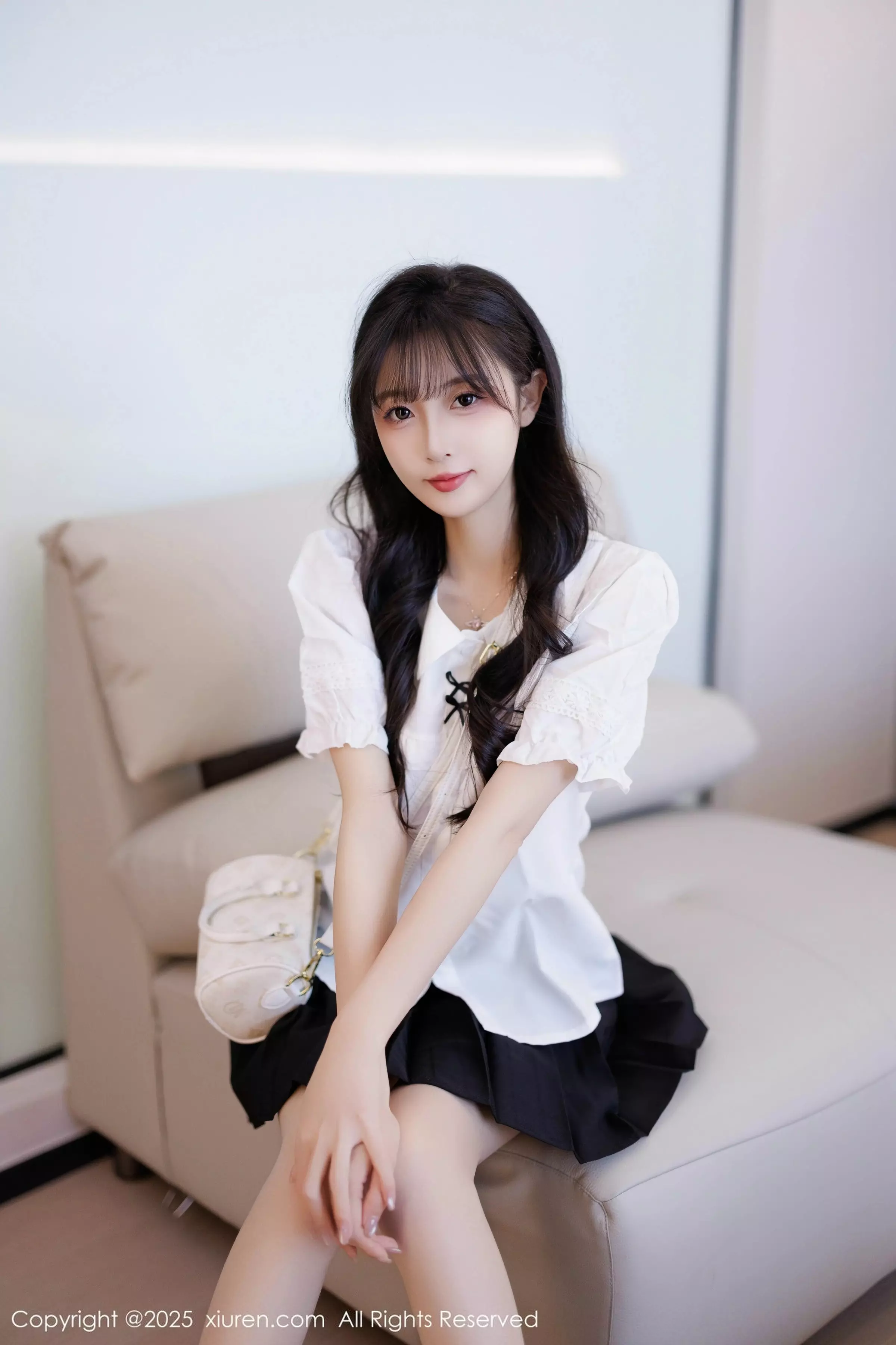 [[XiuRen秀人网]秀人网]No.10067_模特樱桃小阑子性感白色上衣配黑短裙秀曼妙身姿迷人诱惑写真83P