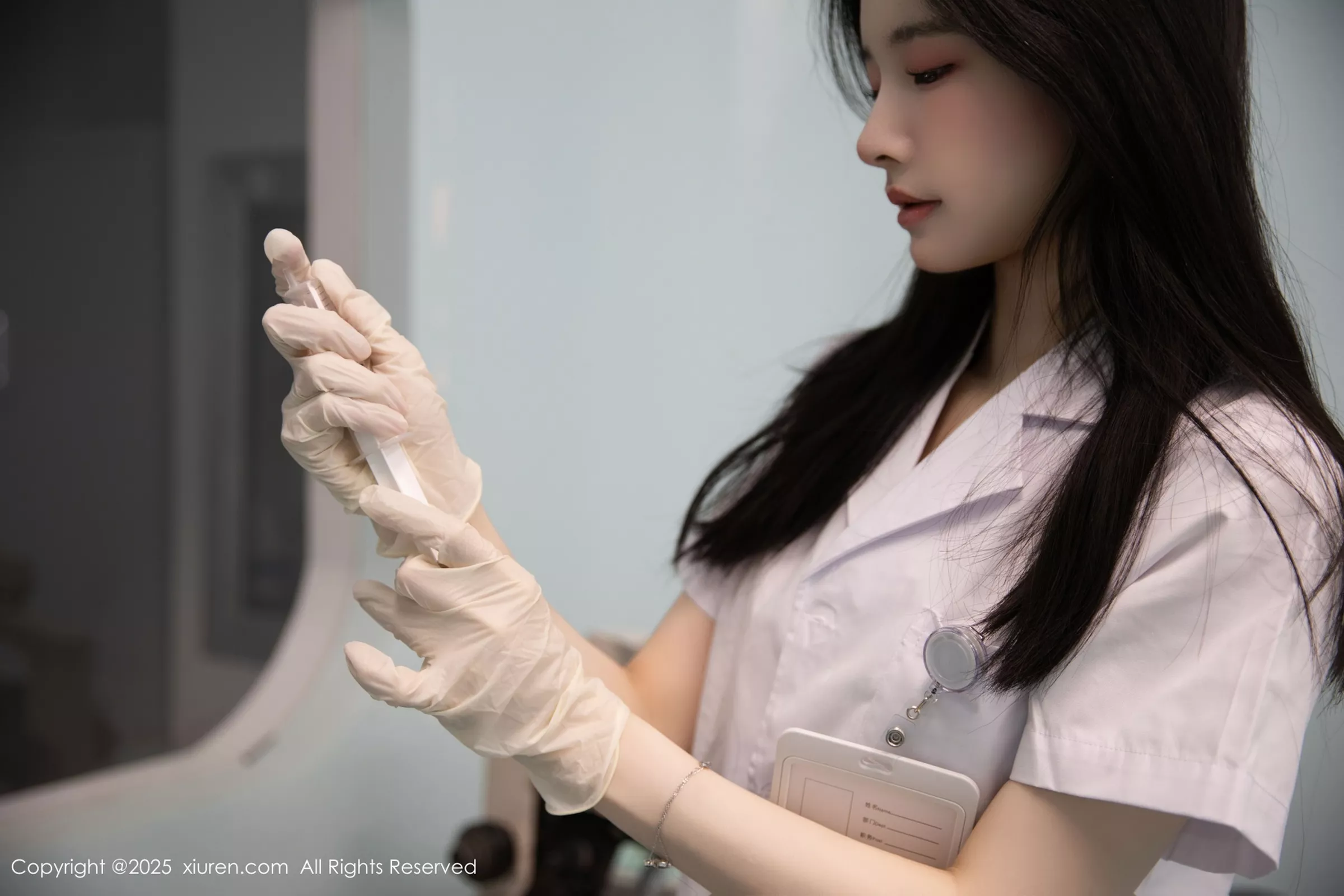 [[XiuRen秀人网]秀人网]No.10190_新人模特布丁wow白色护士制服配超薄肉丝秀修长美腿性感写真80P