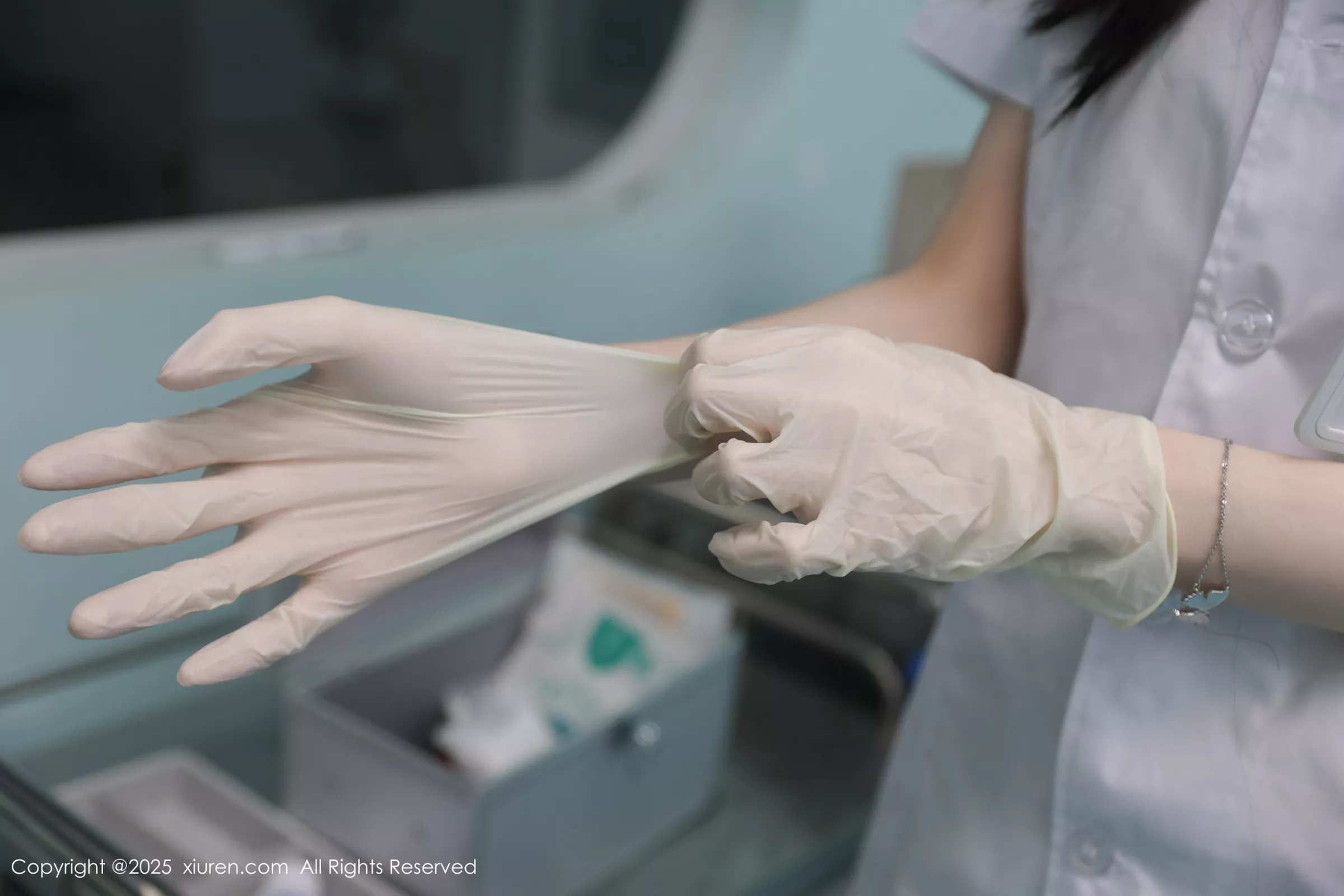 [[XiuRen秀人网]秀人网]No.10190_新人模特布丁wow白色护士制服配超薄肉丝秀修长美腿性感写真80P