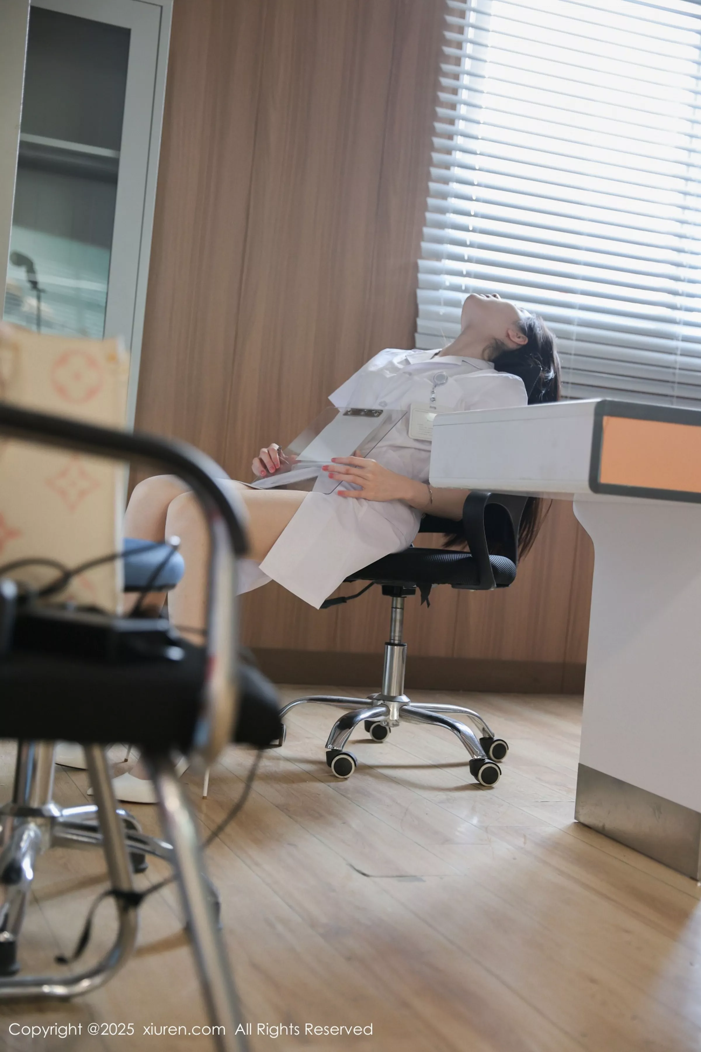 [[XiuRen秀人网]秀人网]No.10190_新人模特布丁wow白色护士制服配超薄肉丝秀修长美腿性感写真80P