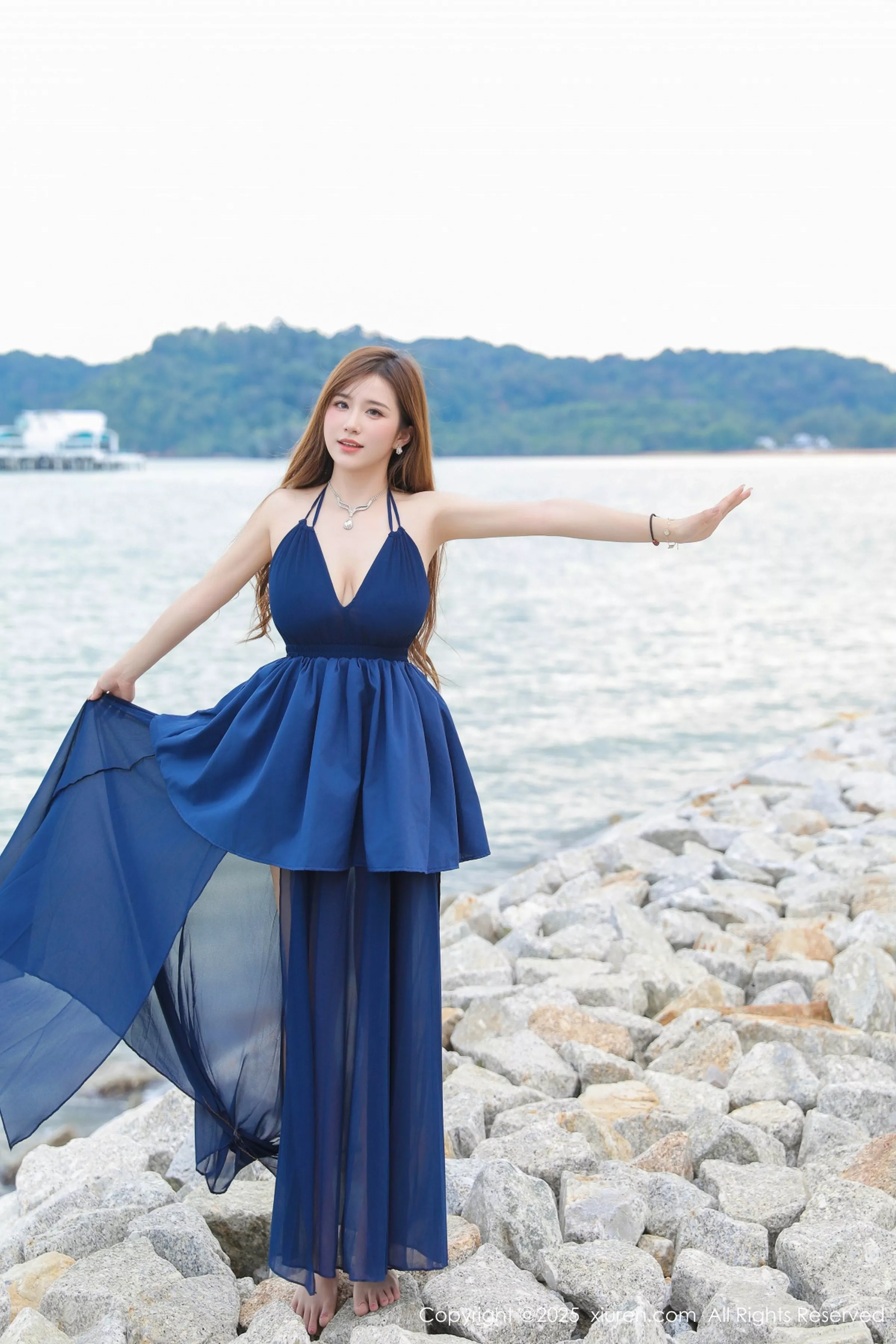 [[XiuRen秀人网]秀人网]No.10195_模特小肉肉咪性感蓝色连衣裙露白色情趣内衣秀凹凸身材诱惑写真67P