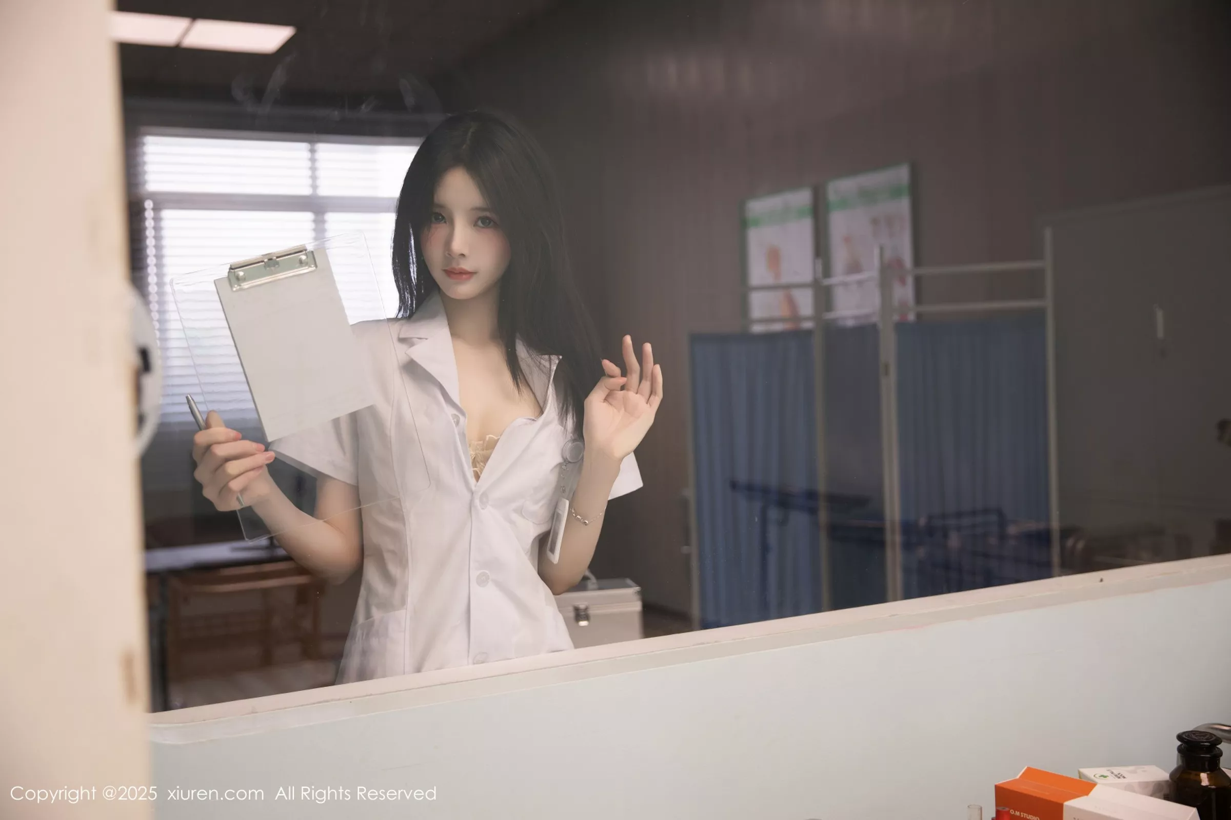 [[XiuRen秀人网]秀人网]No.10190_新人模特布丁wow白色护士制服配超薄肉丝秀修长美腿性感写真80P