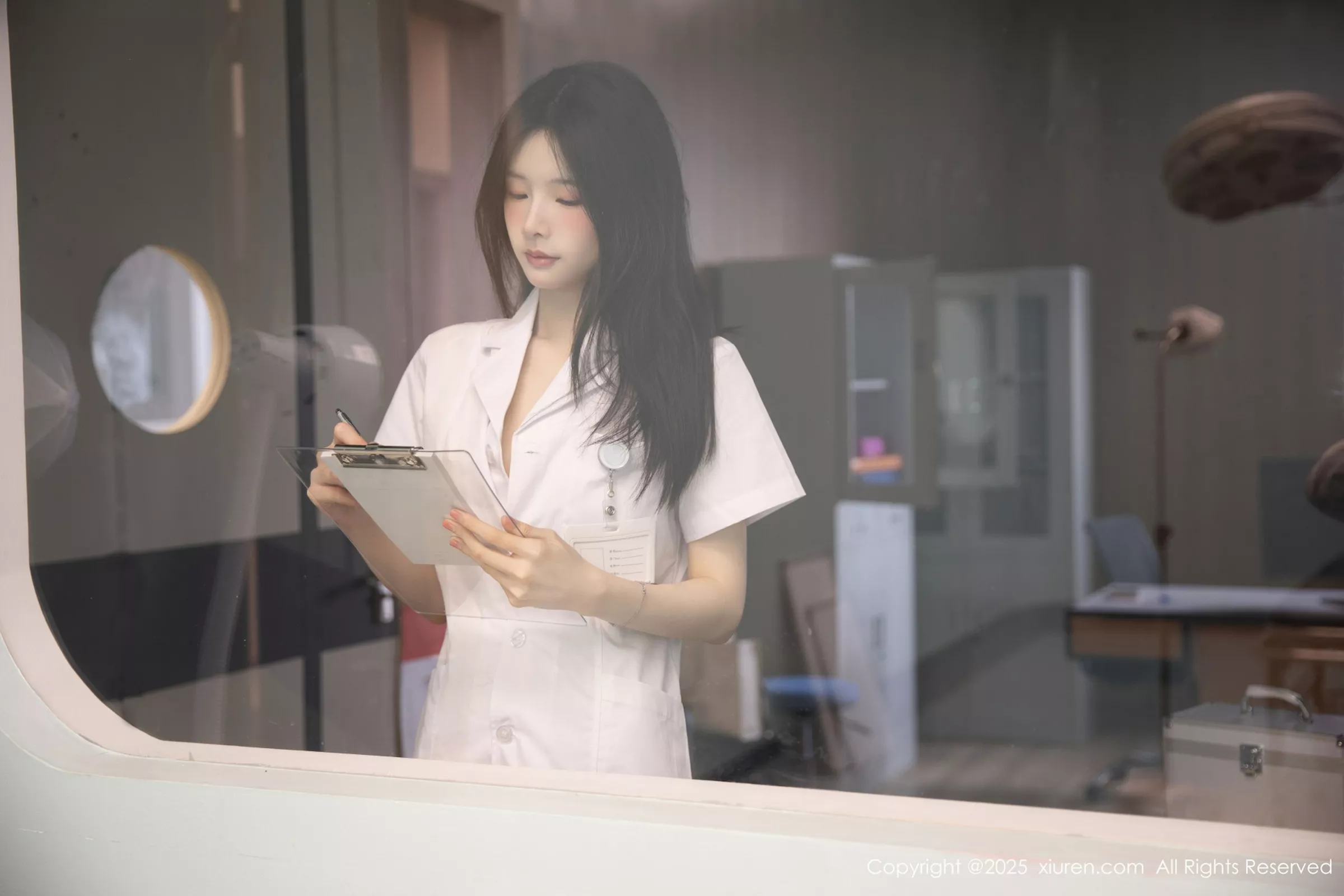 [[XiuRen秀人网]秀人网]No.10190_新人模特布丁wow白色护士制服配超薄肉丝秀修长美腿性感写真80P