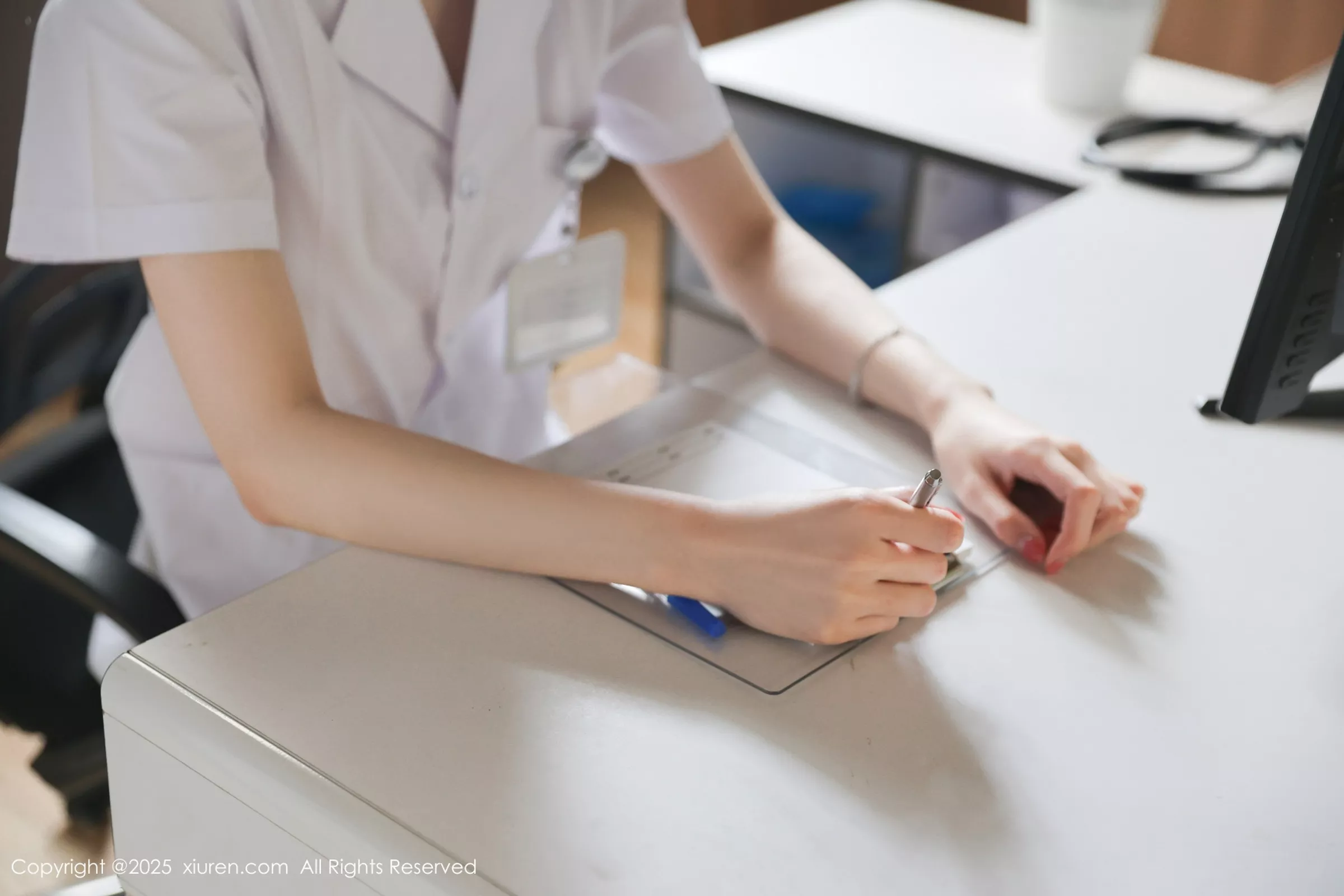 [[XiuRen秀人网]秀人网]No.10190_新人模特布丁wow白色护士制服配超薄肉丝秀修长美腿性感写真80P